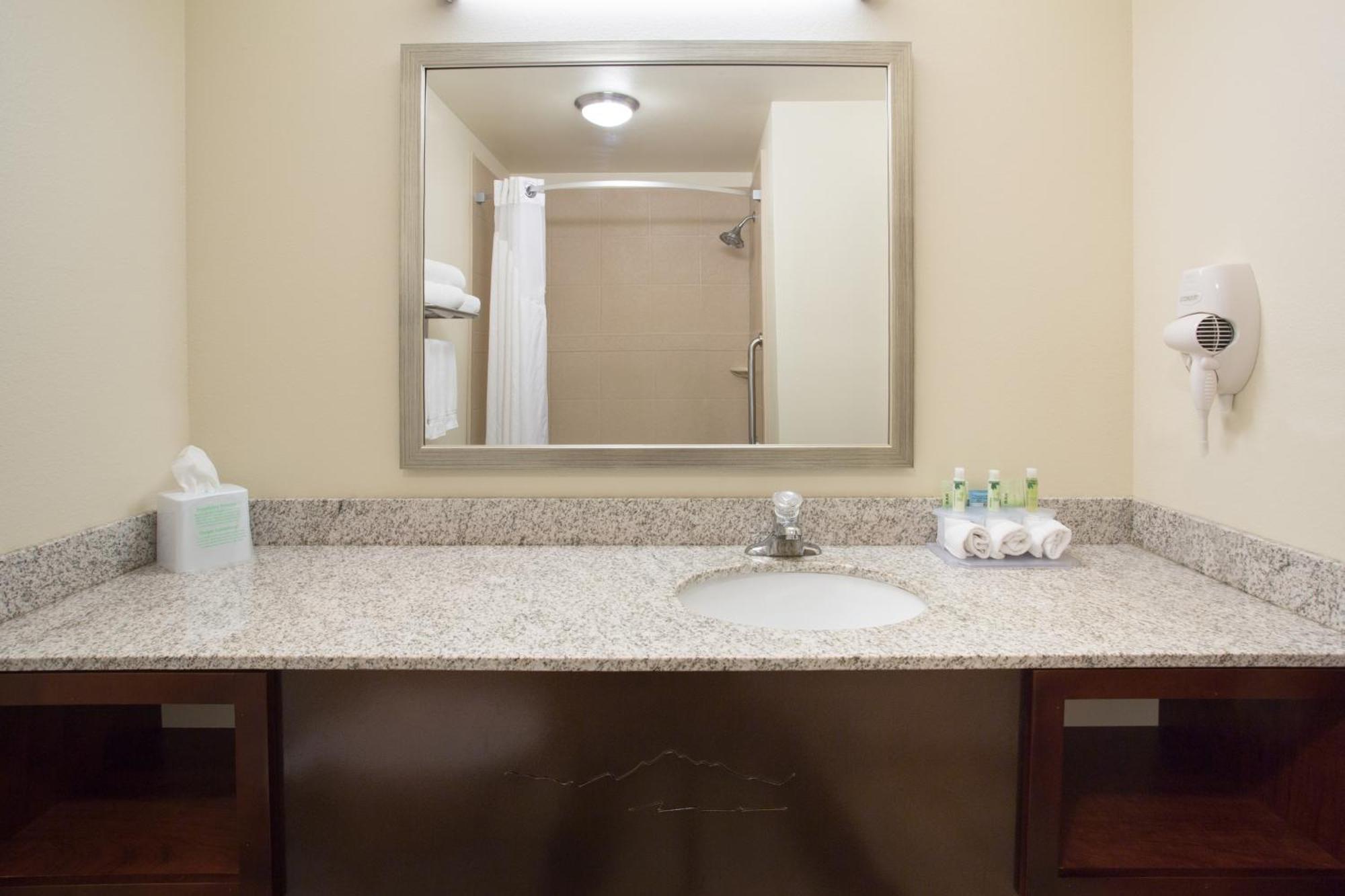 Standard Queen Room with Two Queen Beds - Pet Friendly