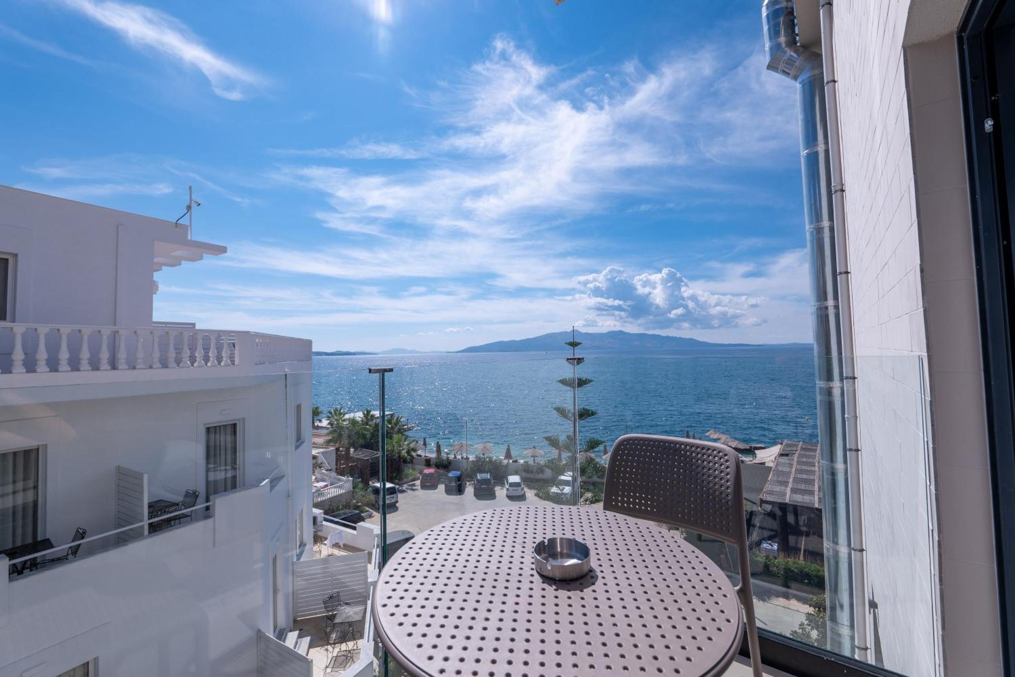 Suite with Side Sea View