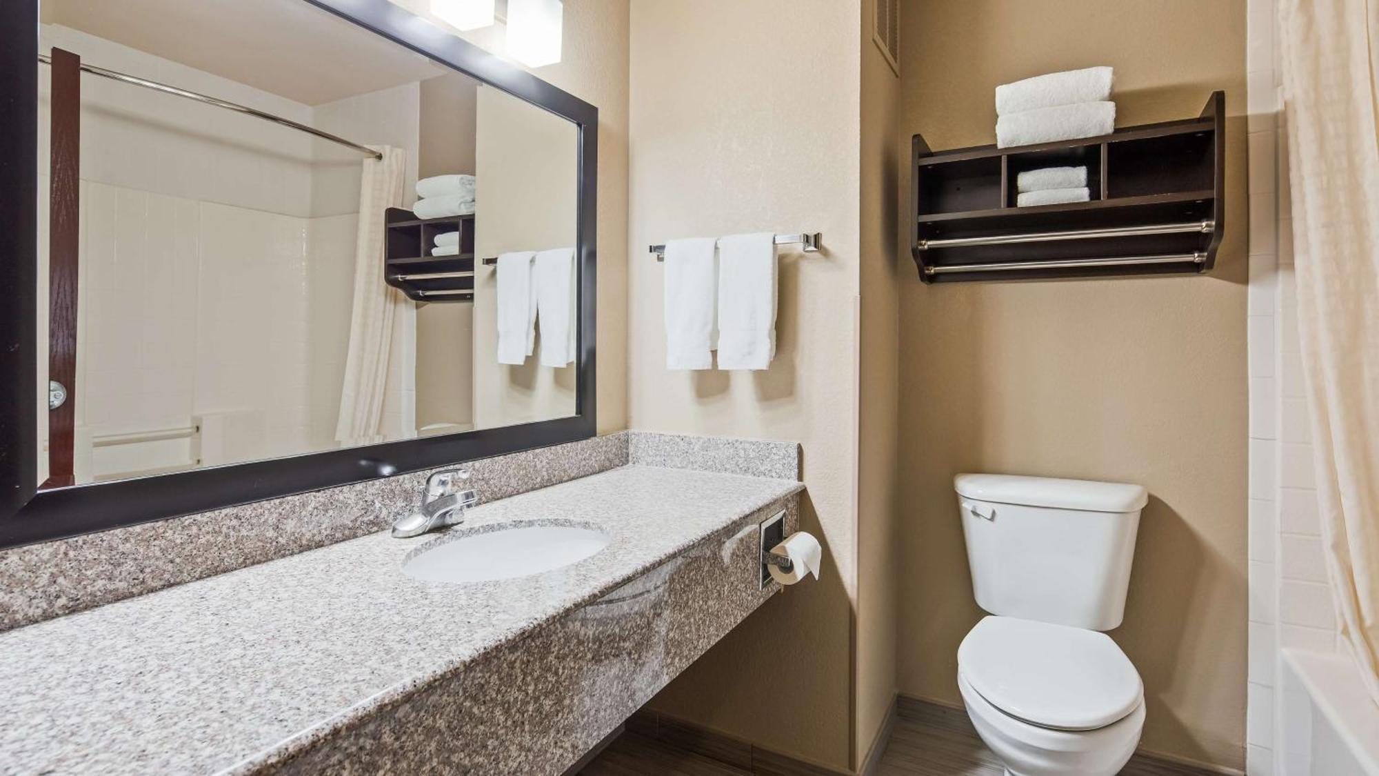 Queen Room Two Queen Beds Wet Bar Non-Smoking
