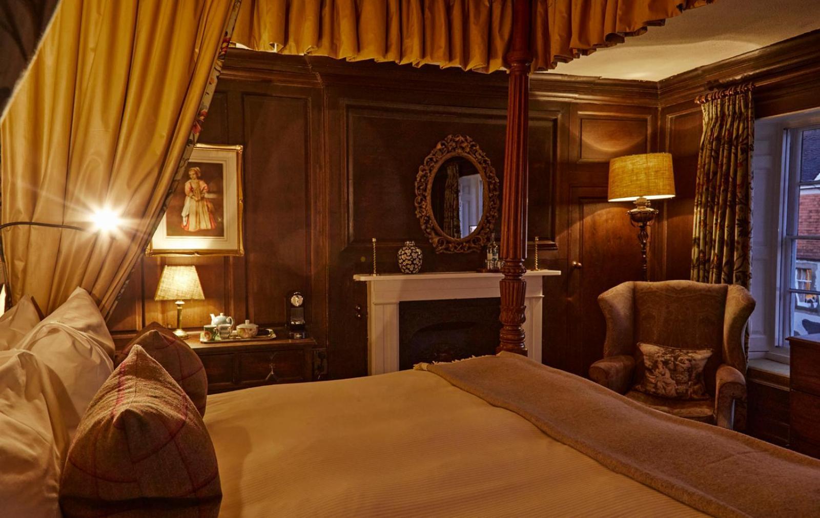 Sussex Four Poster Room