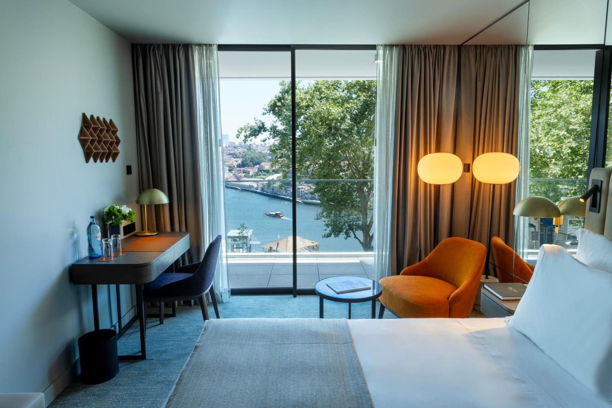 Deluxe River Side (2nd, 3rd and 4th Floor)