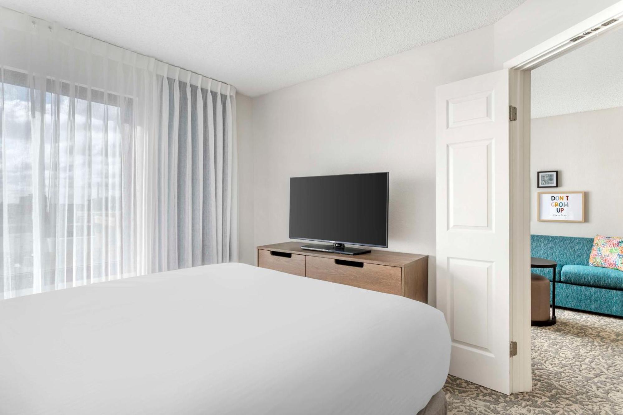 One Bedroom Suite Queen,1624319013:JPEG