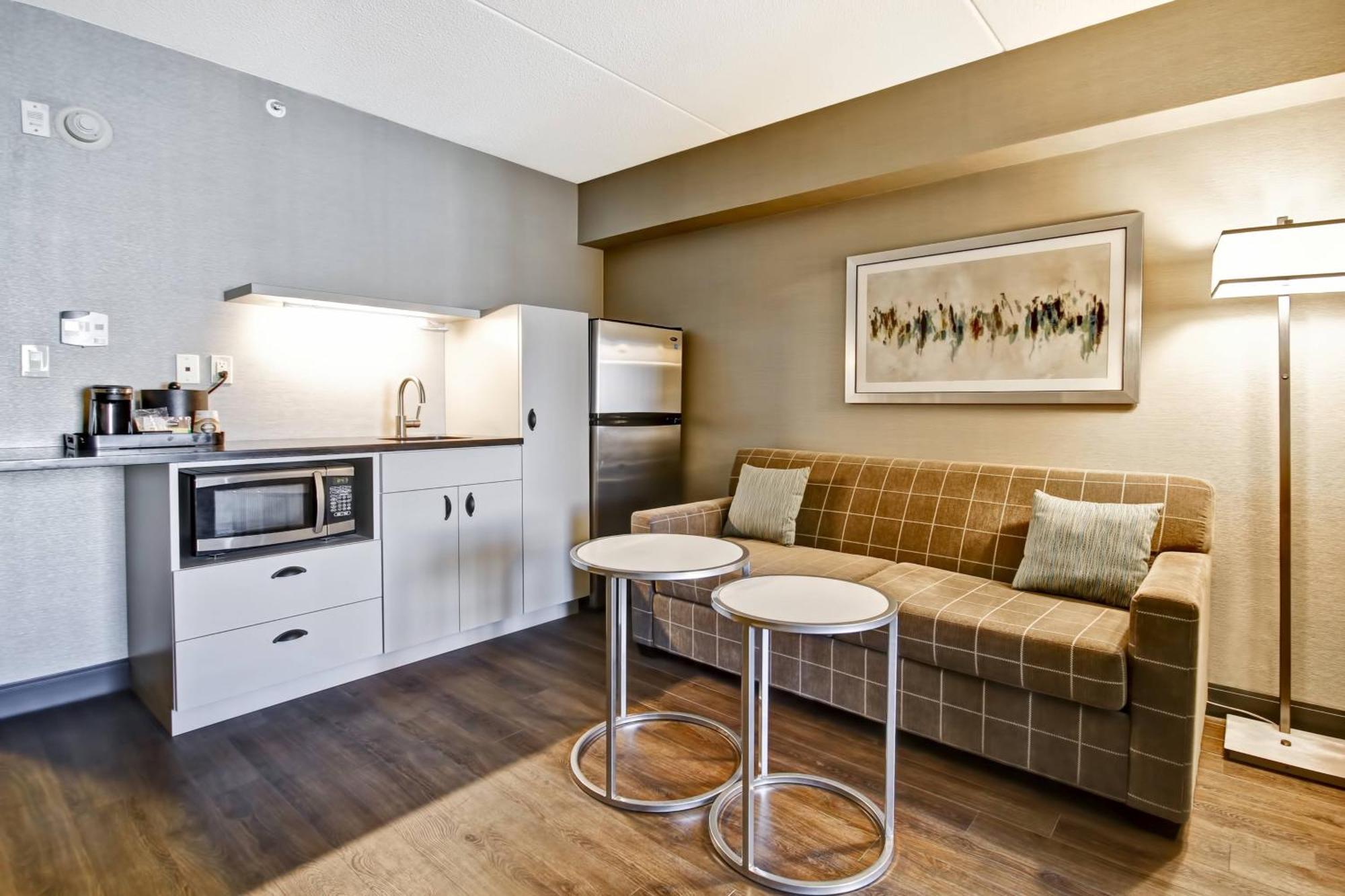 1 Bedroom Suite, 1 King, Sofa bed