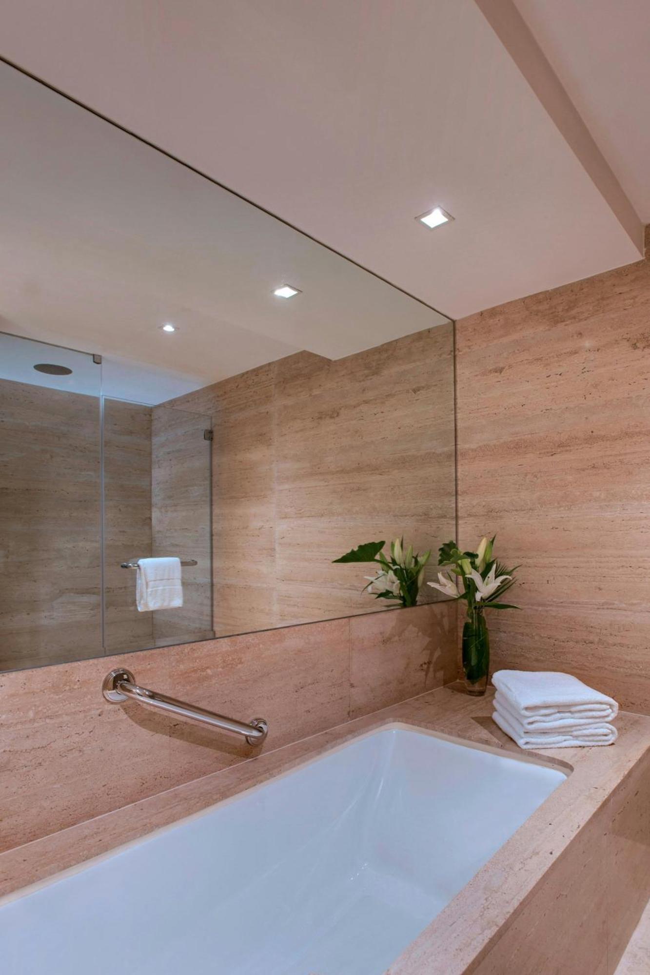Luxury Suite Suite 1 King