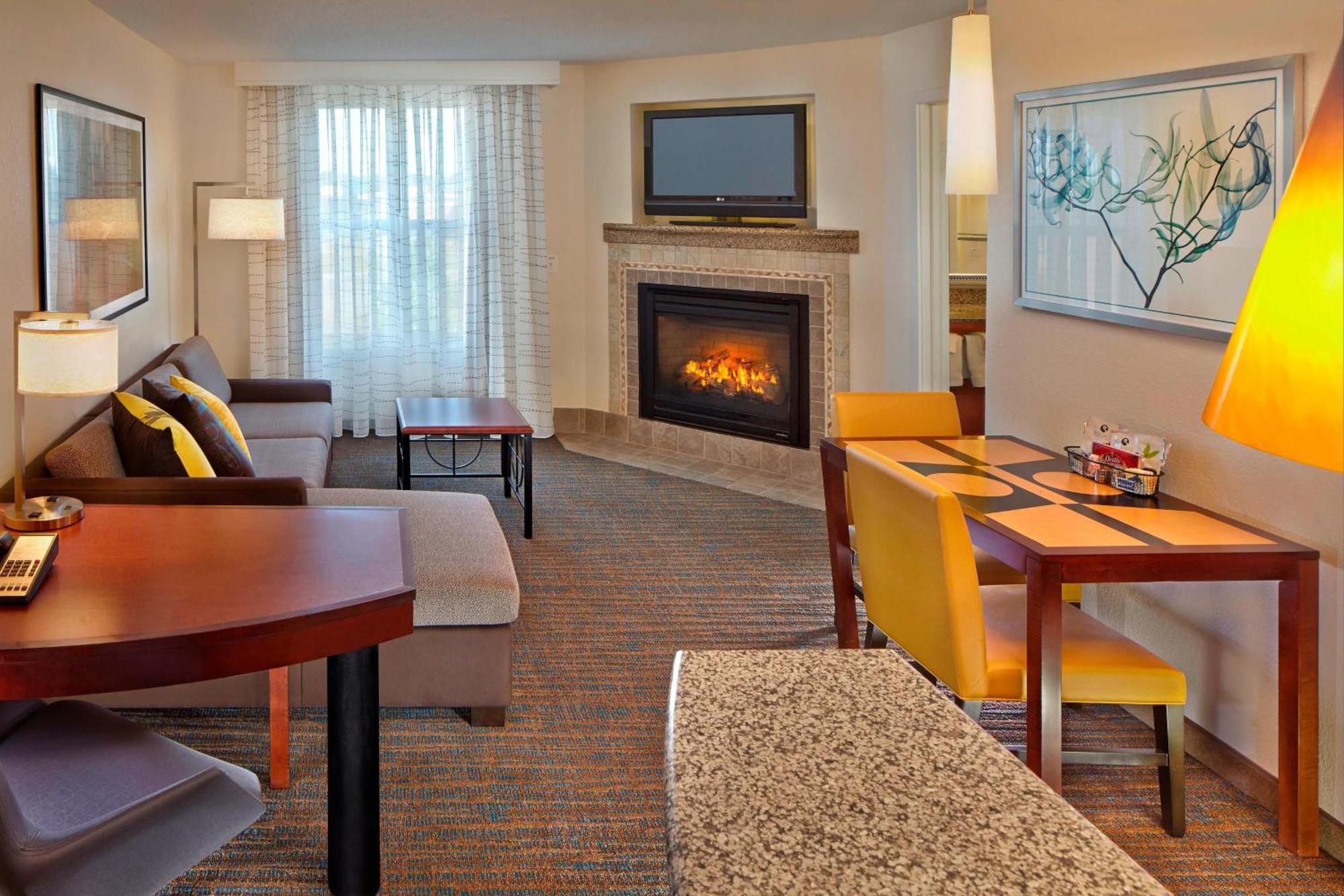 One-Bedroom Suite Fireplace,1636758009:JPEG