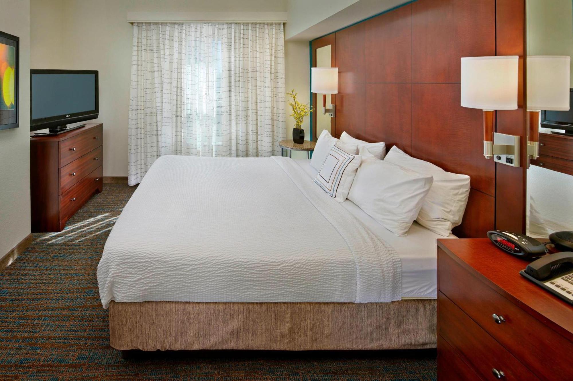 1 King Bed
