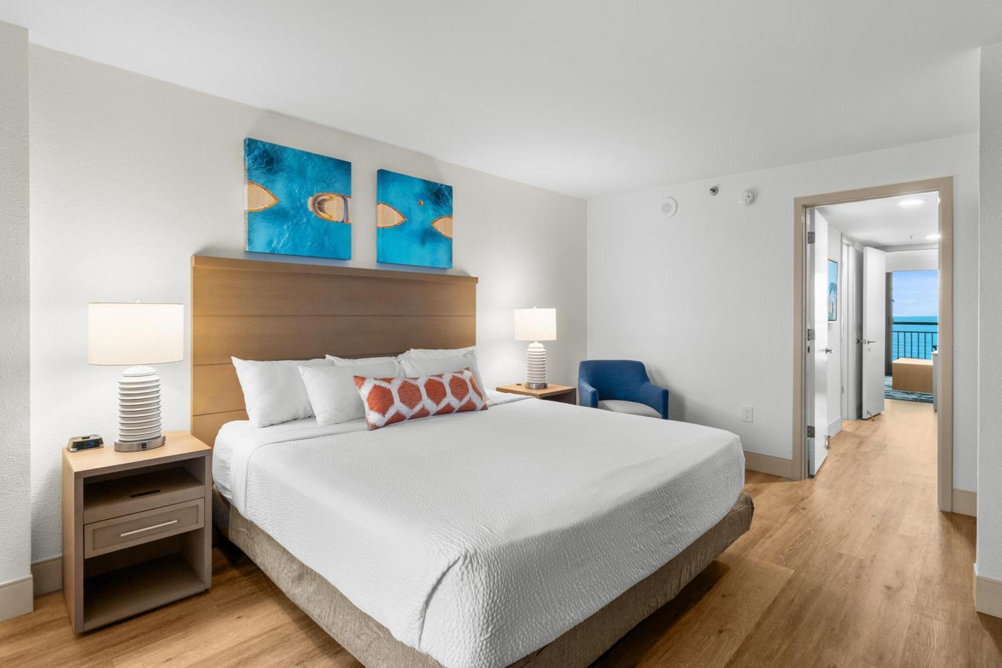 Oceanfront Deluxe One Bedroom King Suite