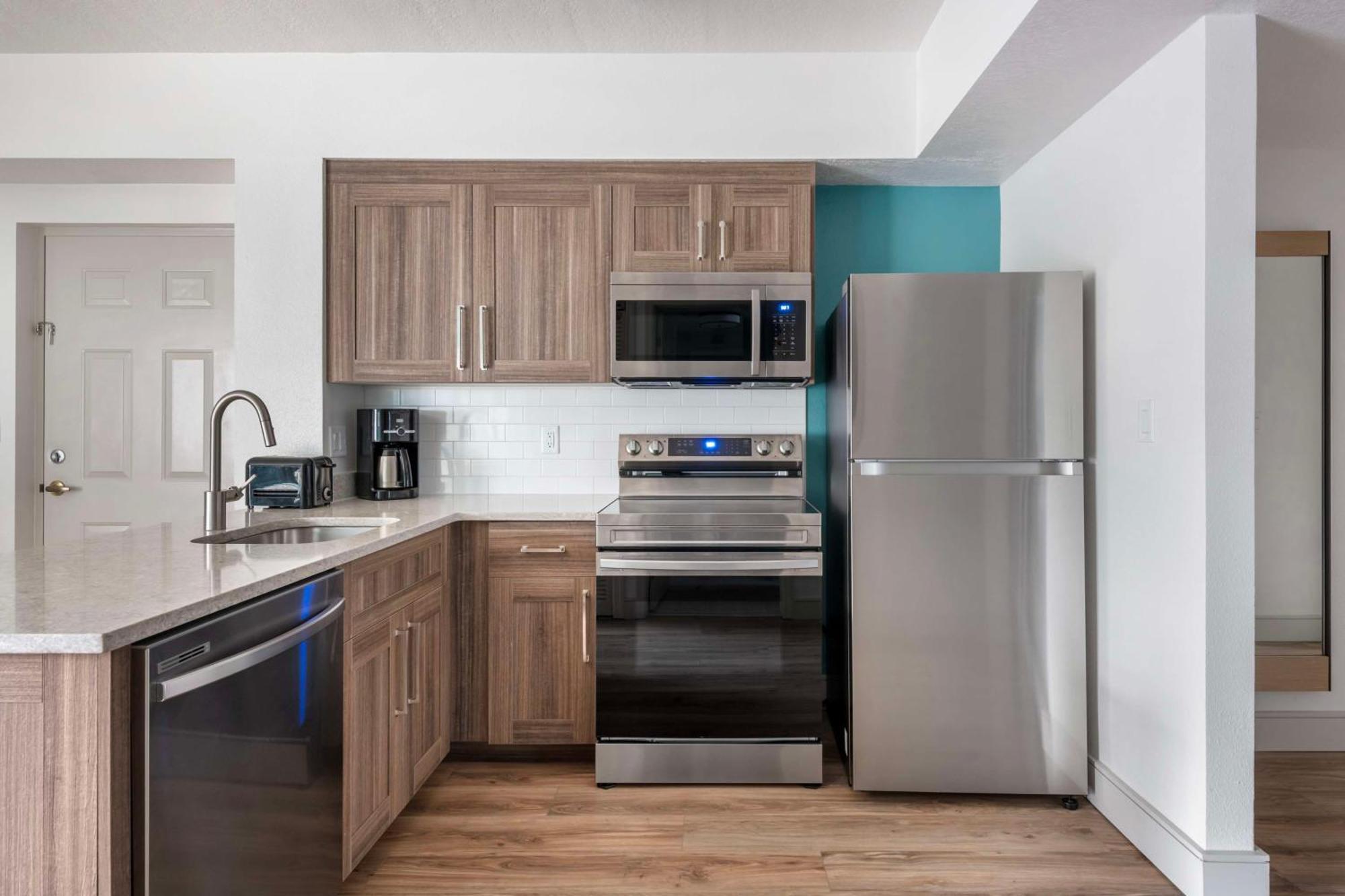 One-Bedroom Queen Suite