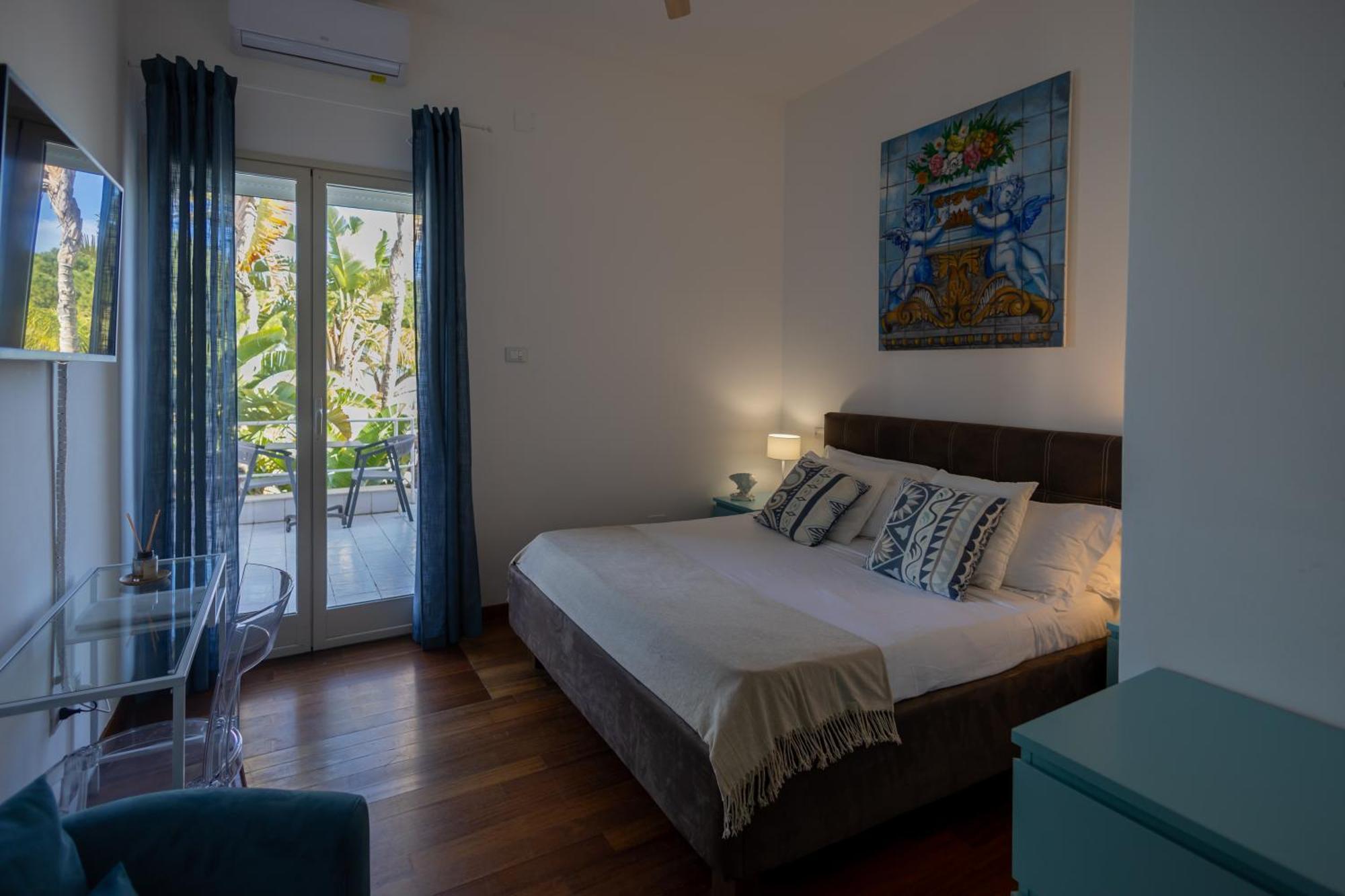 Double Room Private External Bathroom