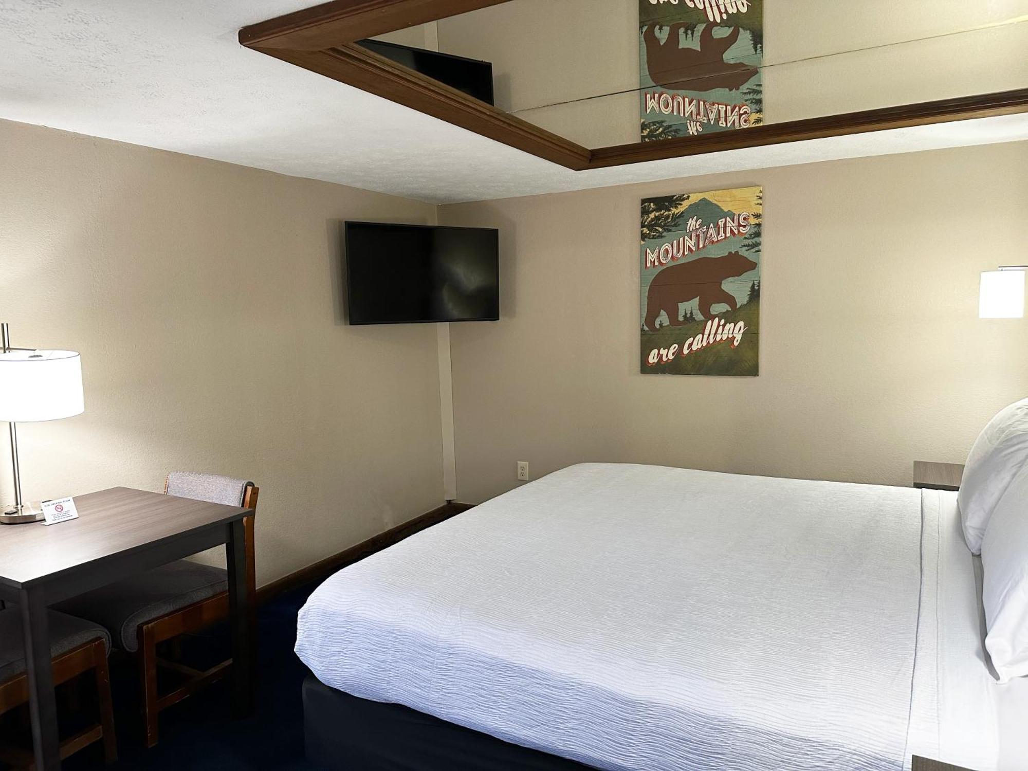 Queen Suite with Spa Bath - No Pets,1645660486:JPEG