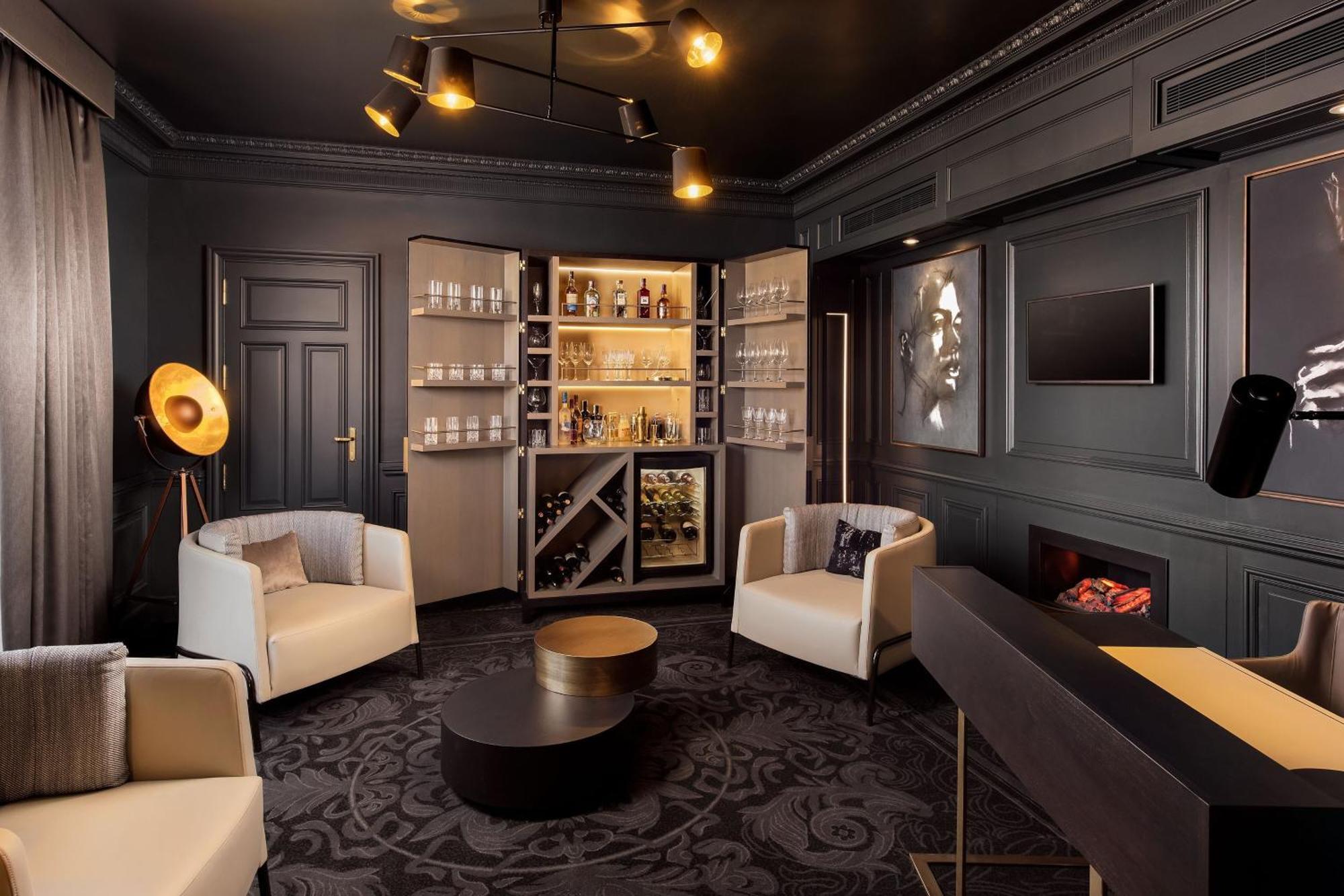 Royal Suite mit 1 Schlafzimmer, Kingsize-Bett sowie Blick auf den Brunnen