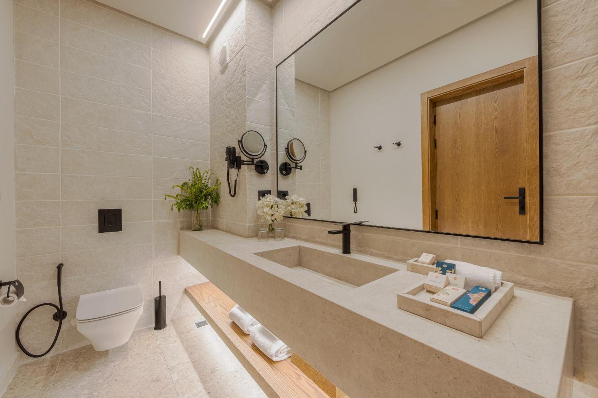 Quarto Deluxe com Vista da Piscina