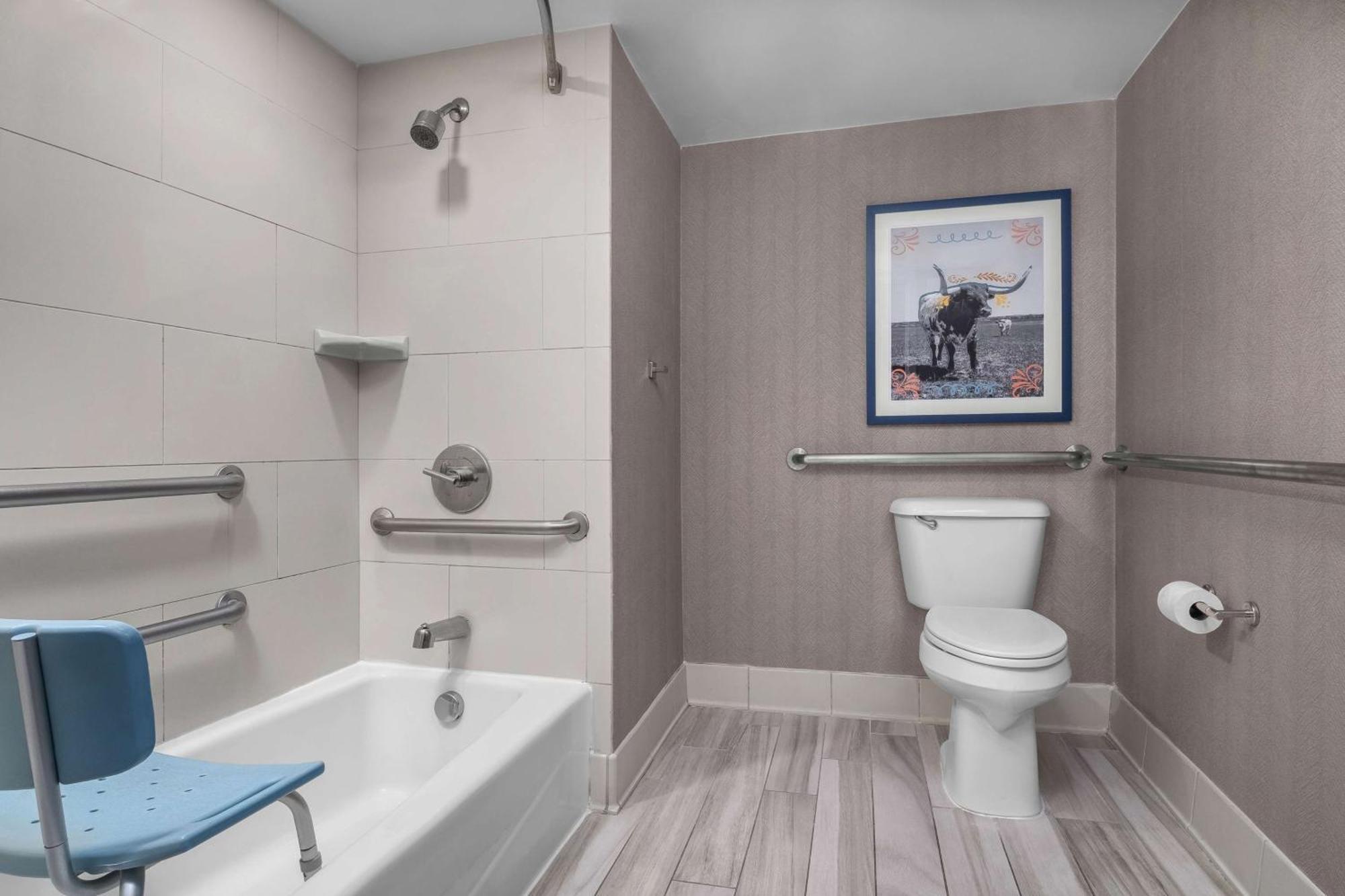 Two-Room Queen Suite with Bath Tub - Disability Access,1662397896:JPEG