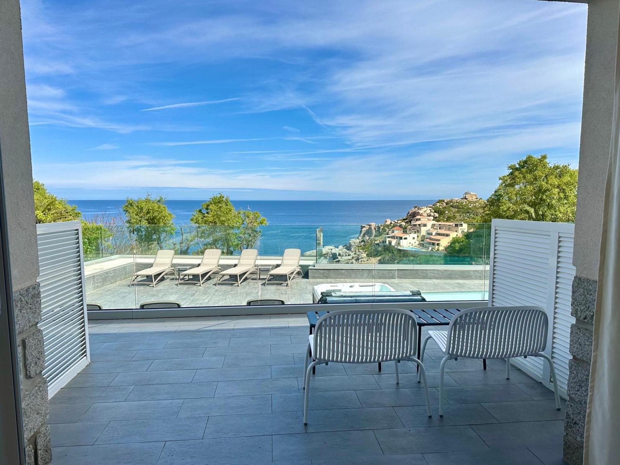 Double or Twin Room Sea View