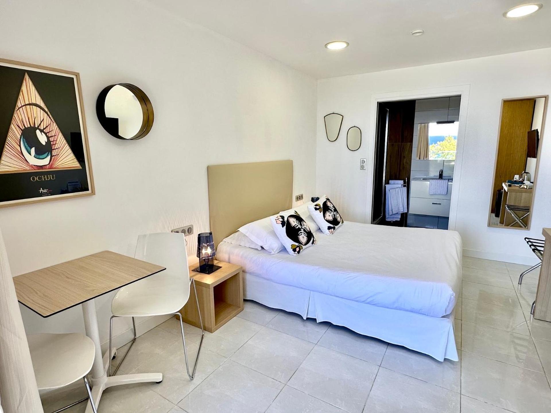 Double or Twin Room Sea View