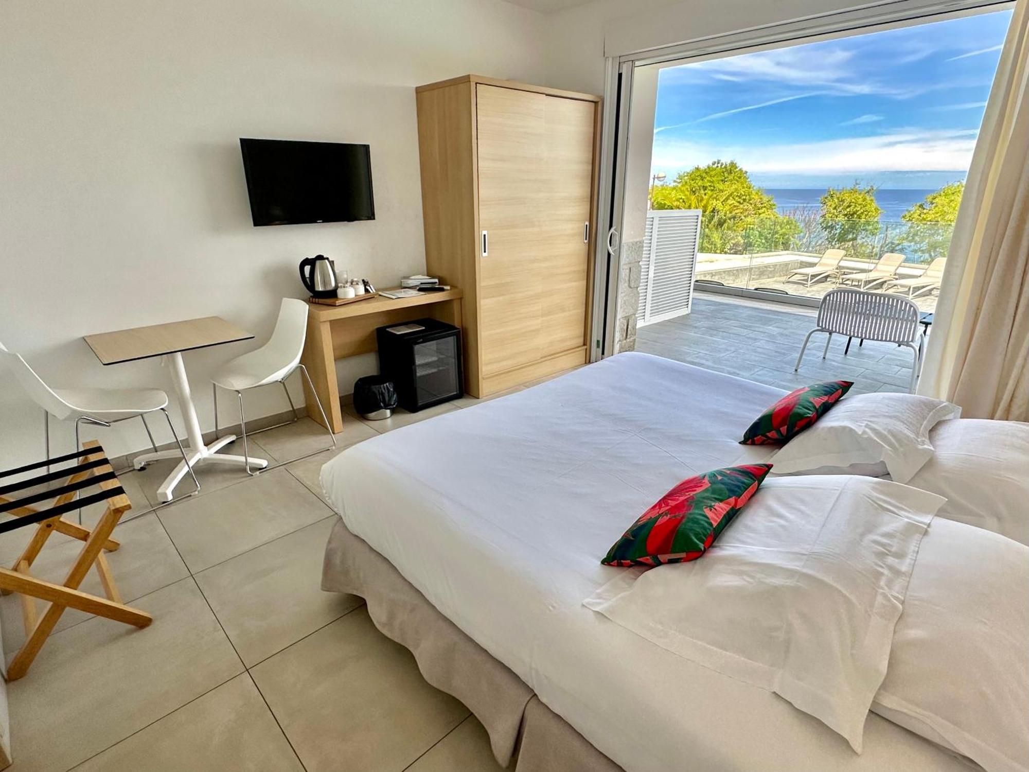 Double or Twin Room Sea View