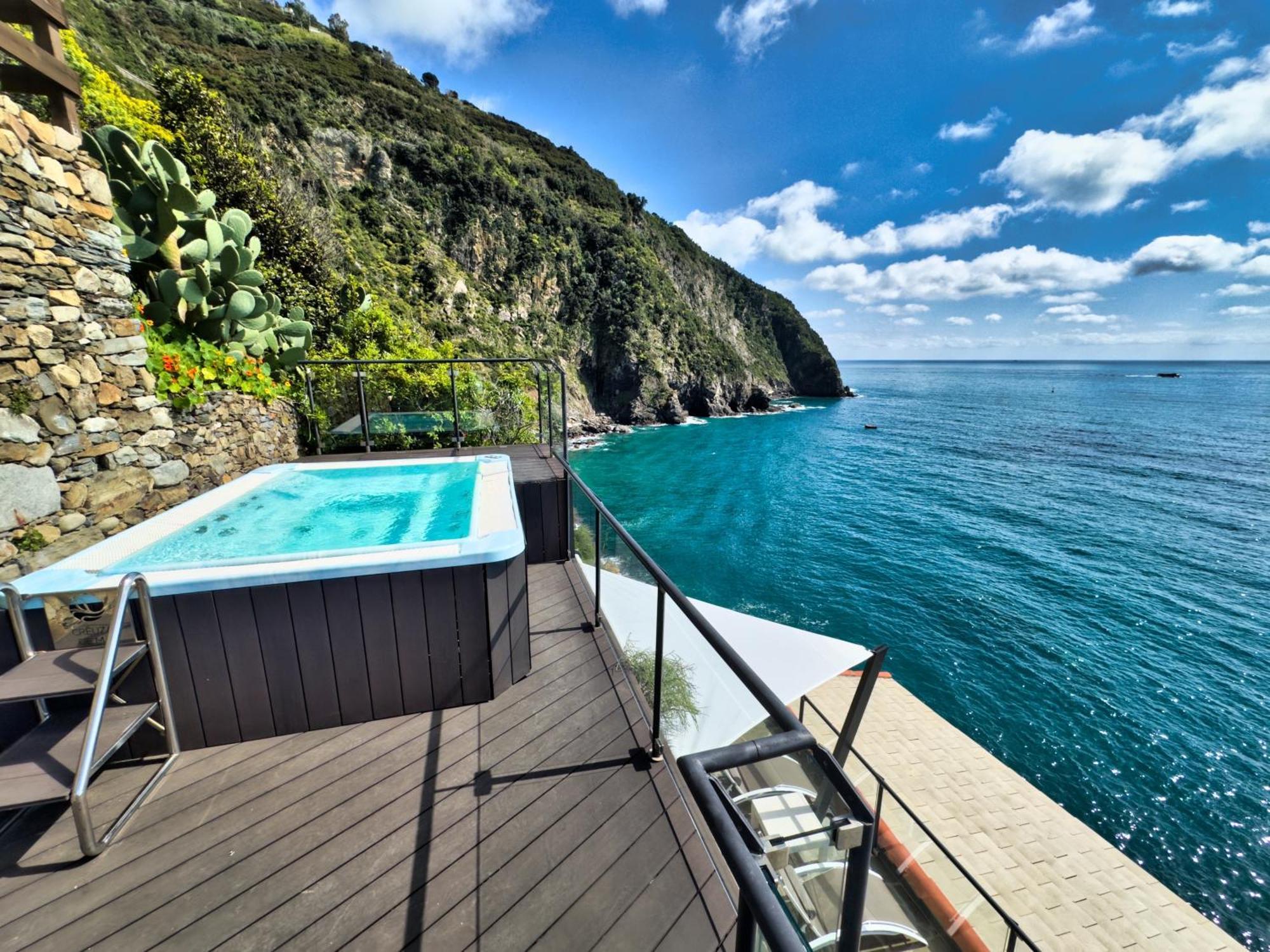 Deluxe Double room Balcony Jacuzzi sea view