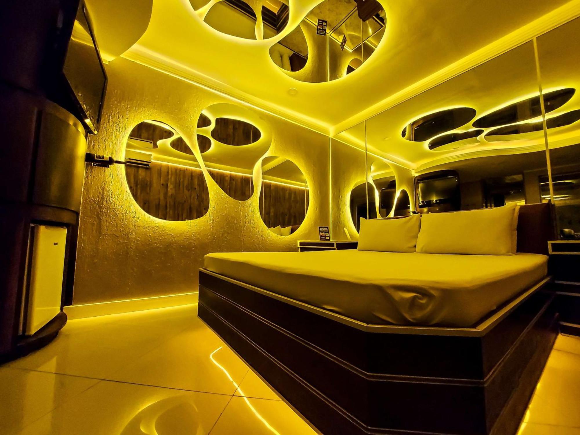 Queen Suite Spa Bath