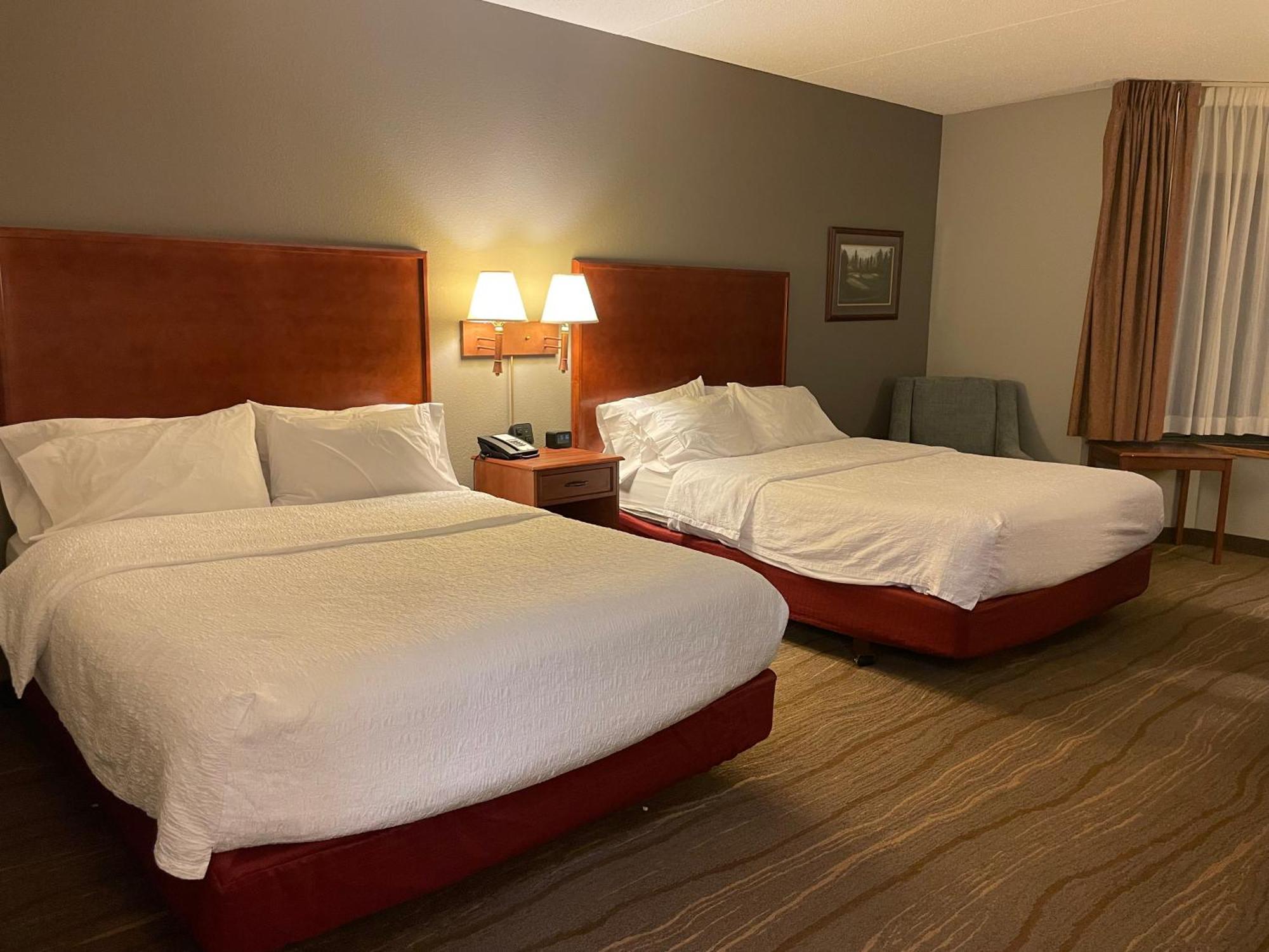 Queen Room with Two Queen Beds and Tub w/Grab Bars/Lake View - Mobility/Hearing Accessible - Non-Smoking,1665407578:JPEG