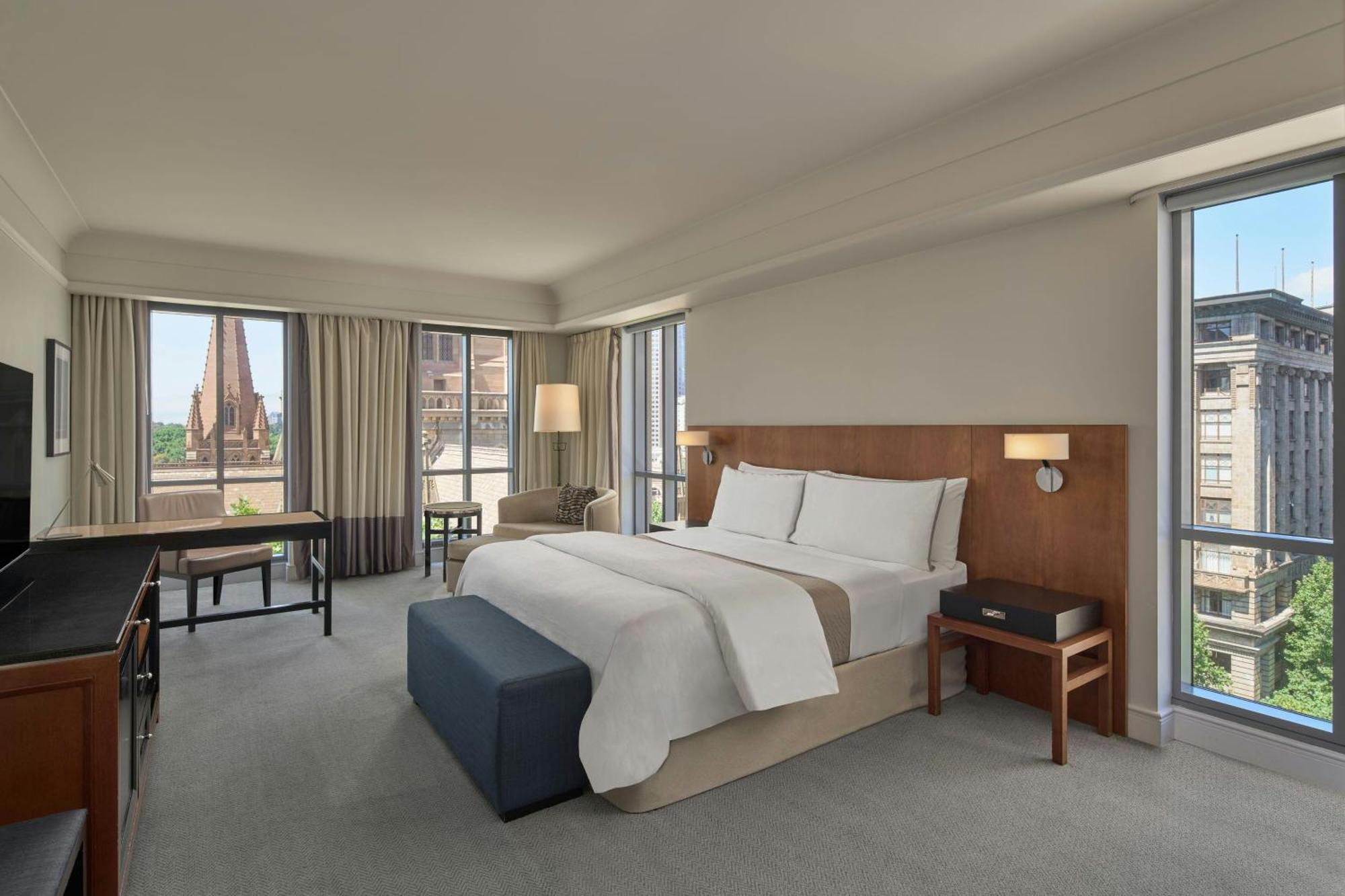 Deluxe King Studio City View Spa Bath Corner Room