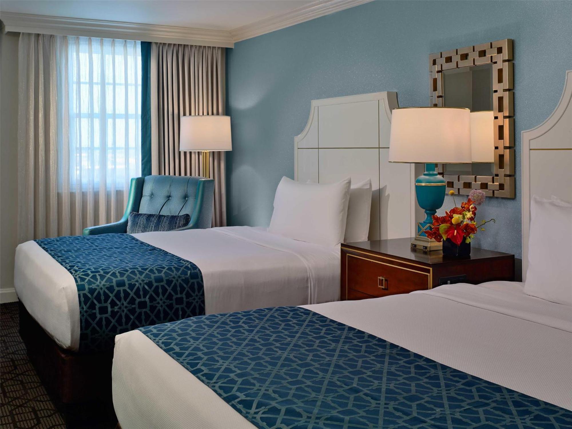 Mobility Accessible Junior Suite, 2 Queens, Tub,1717007951:JPEG