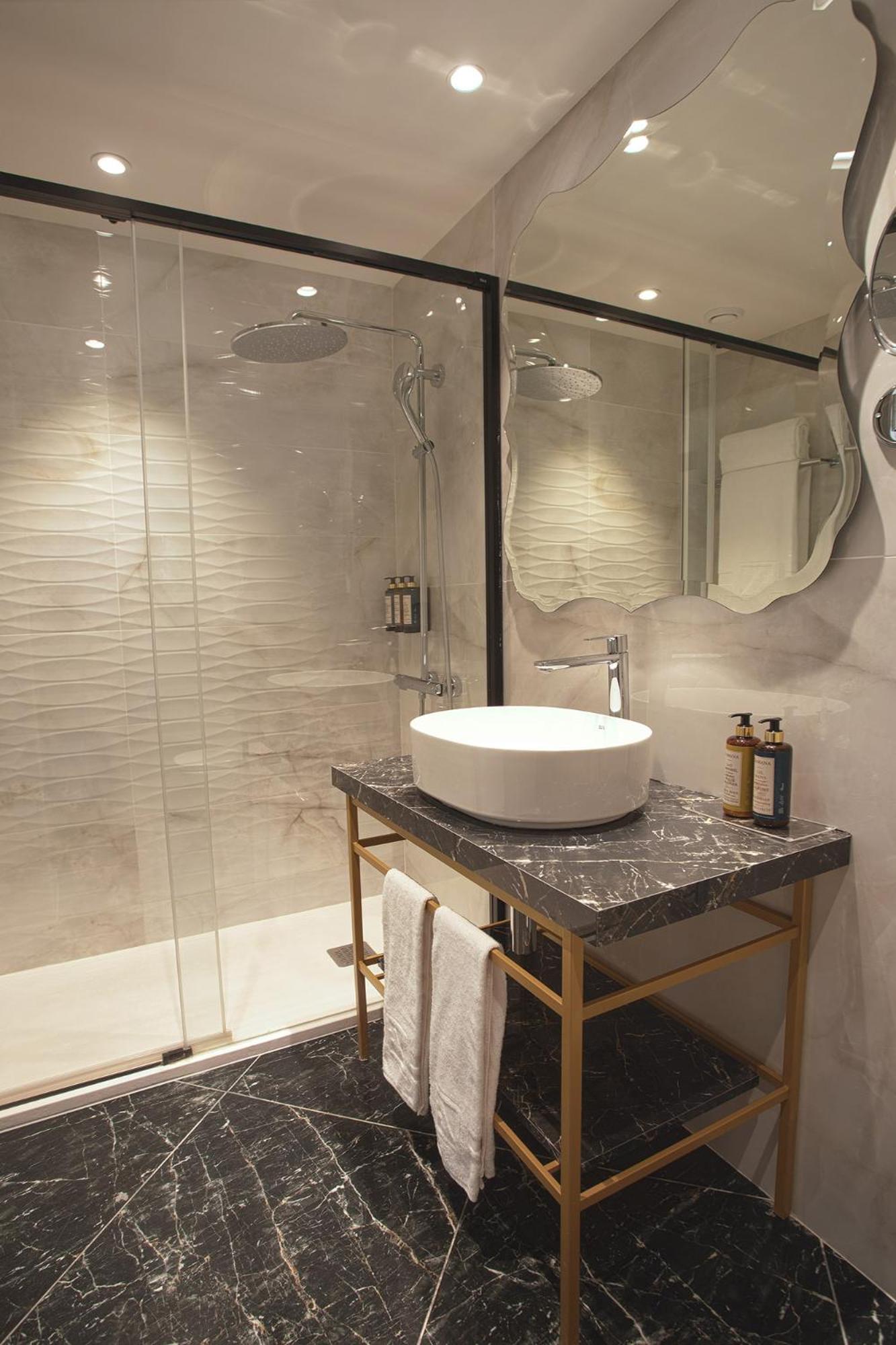 Double Room,1670697997:JPEG