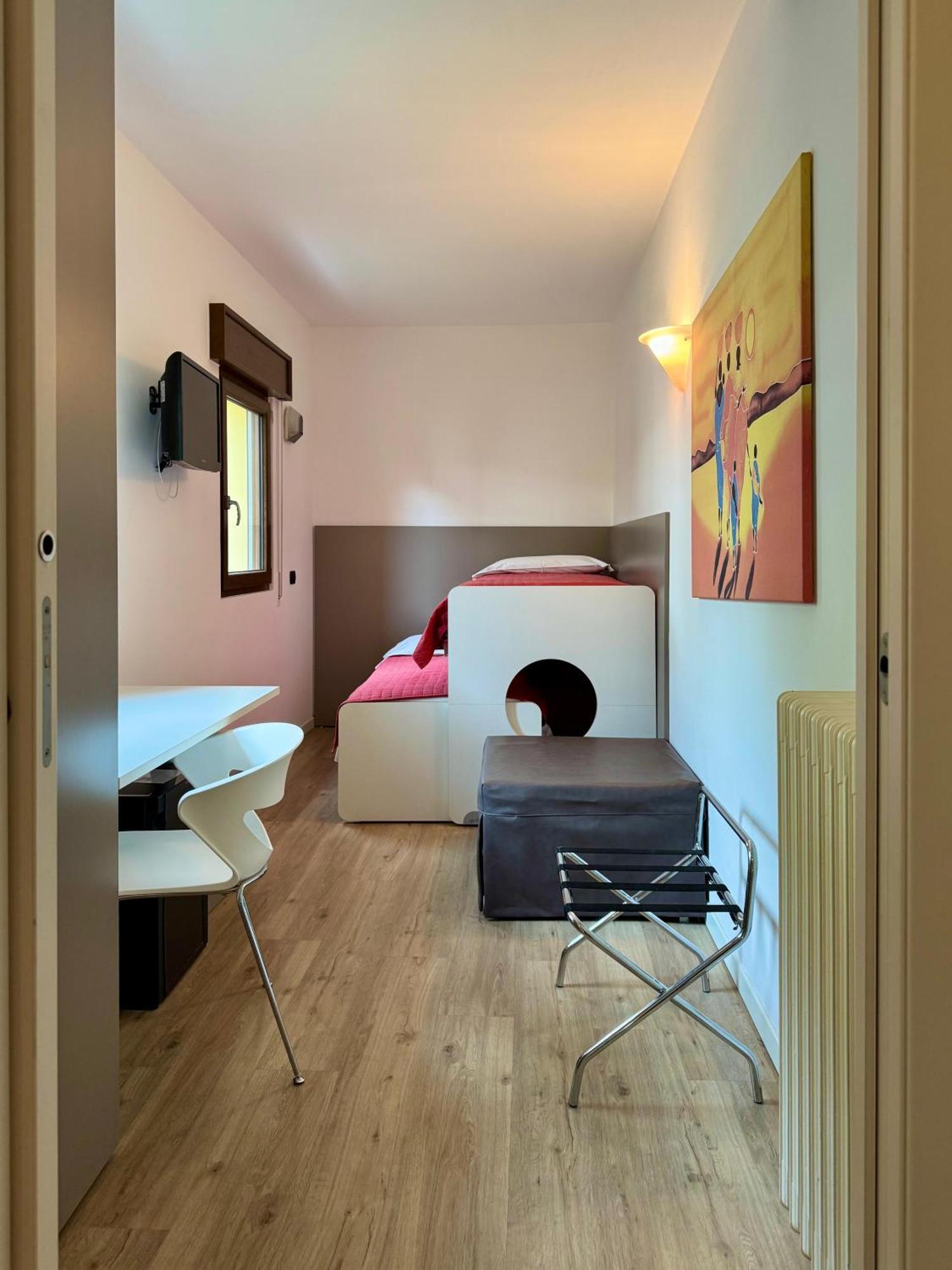 Double Room with Balcony (2 Adults + 1 Child),1672571675:JPEG