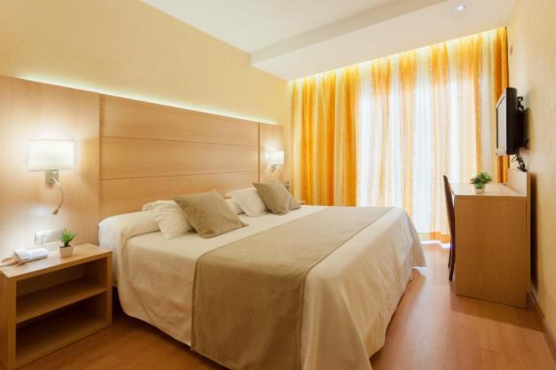 Double Room with Sea View,466003452:JPEG