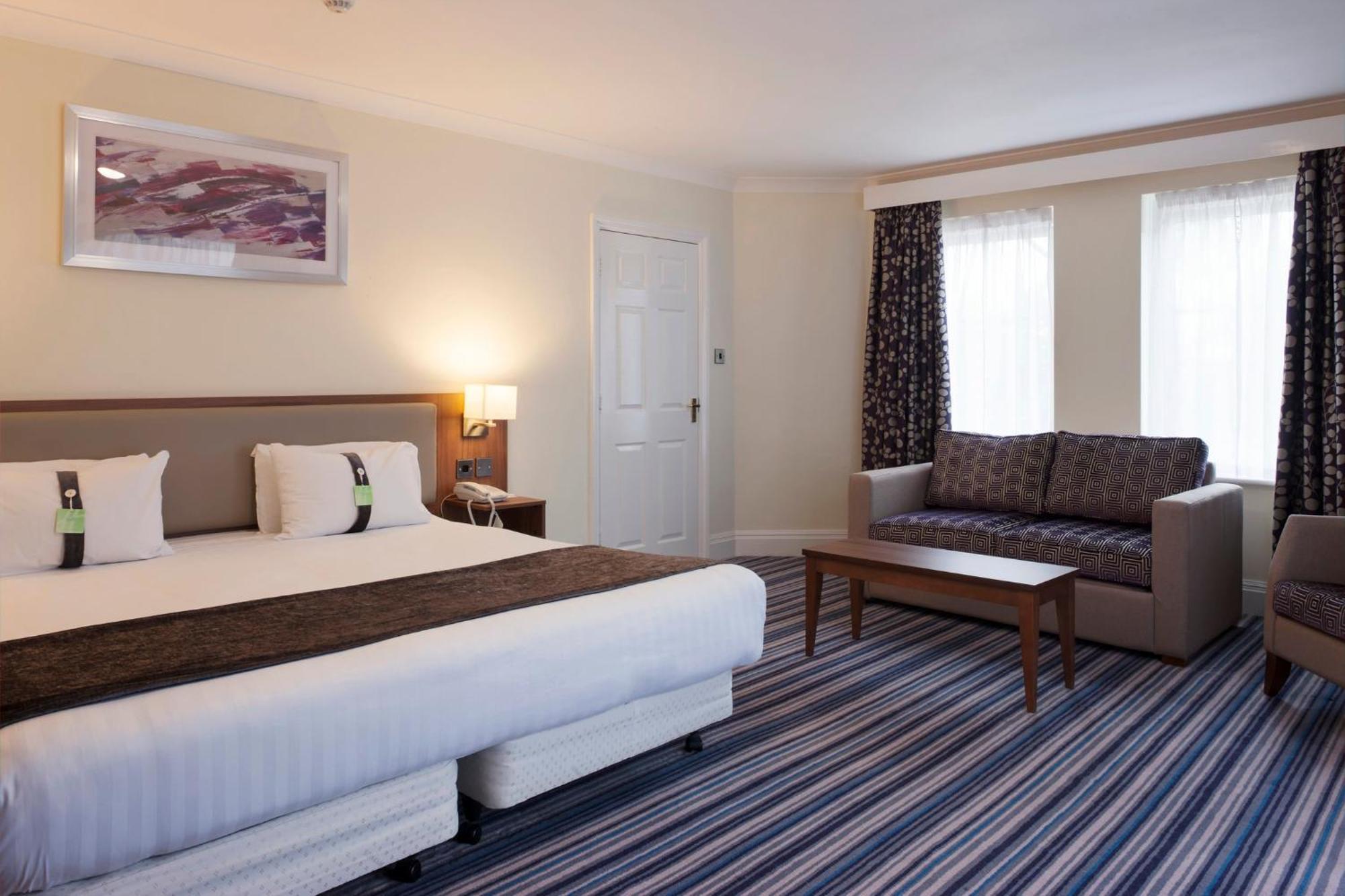 Standard King Room Sofa Bed
