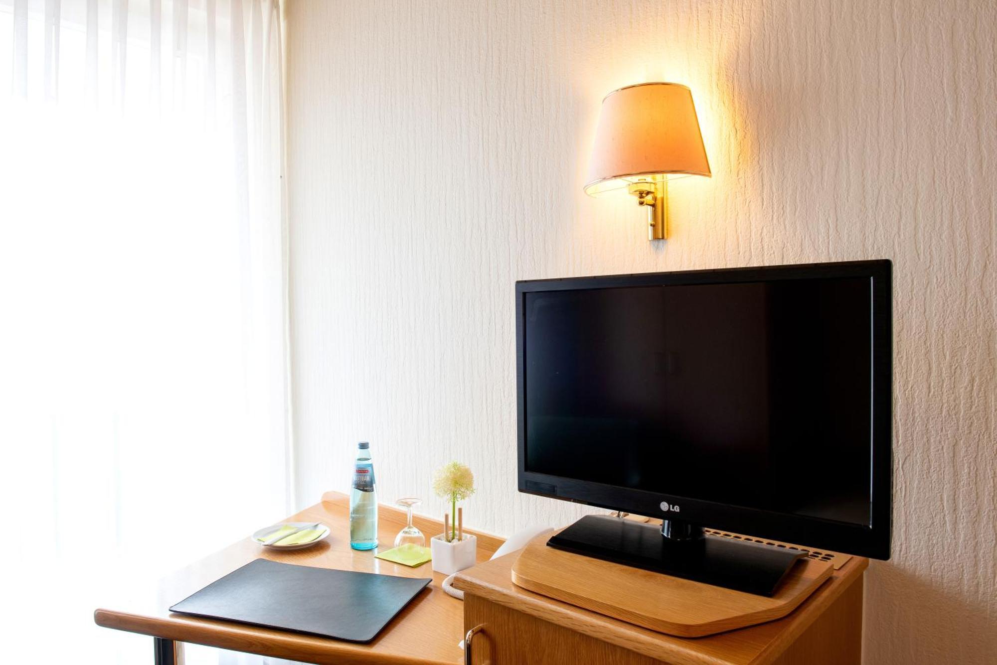 Single Room with Private Bathroom,1678299907:JPEG