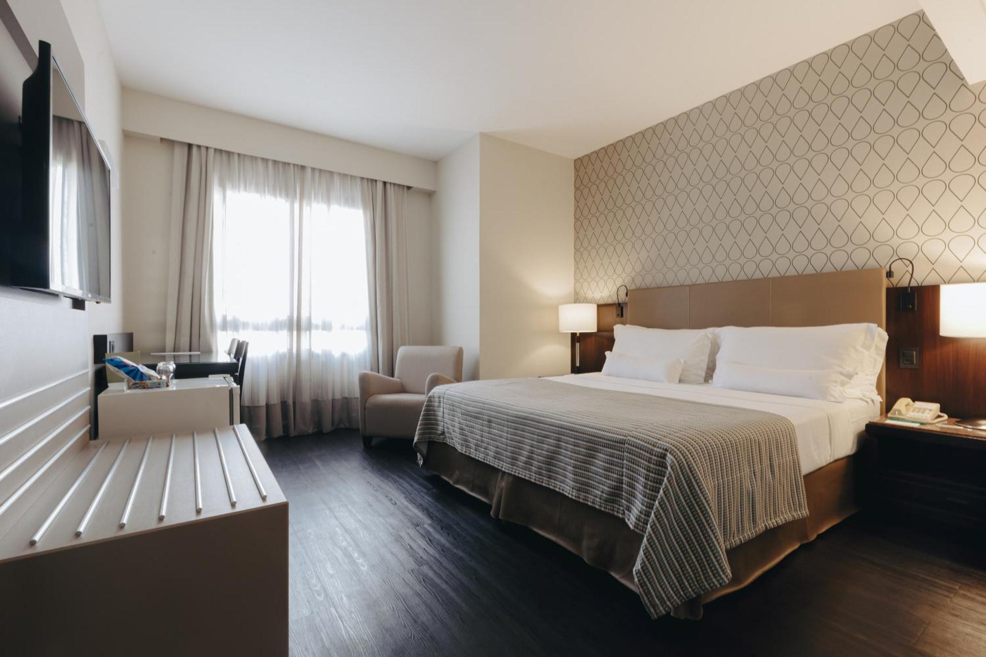 Superior Plus com Cama Queen-Size,1697858478:JPEG