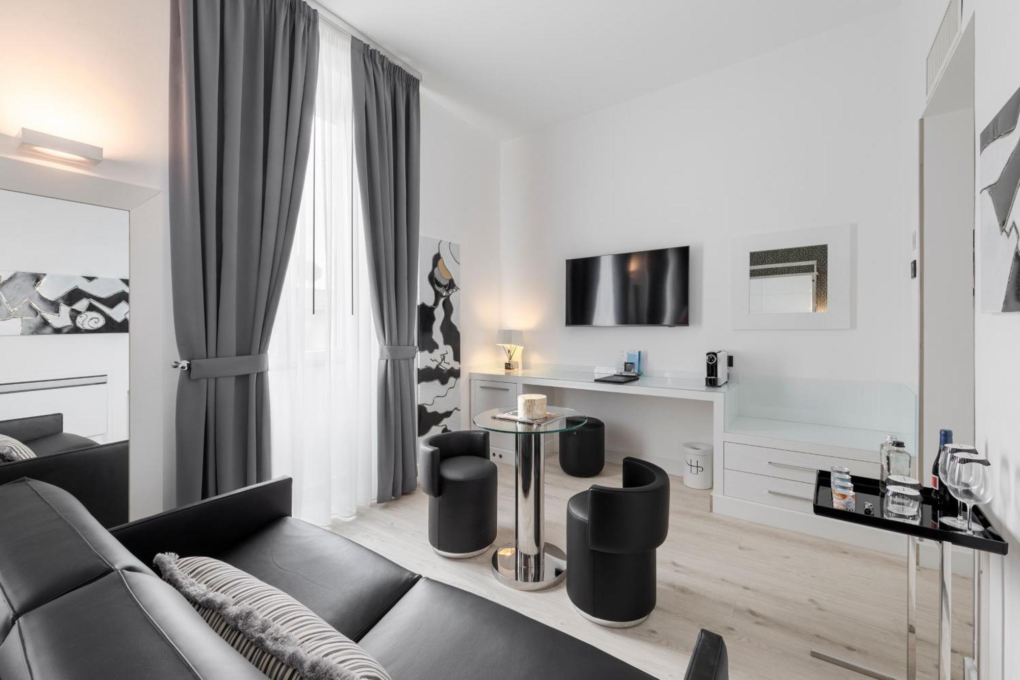 Junior Suite,1684329433:JPEG