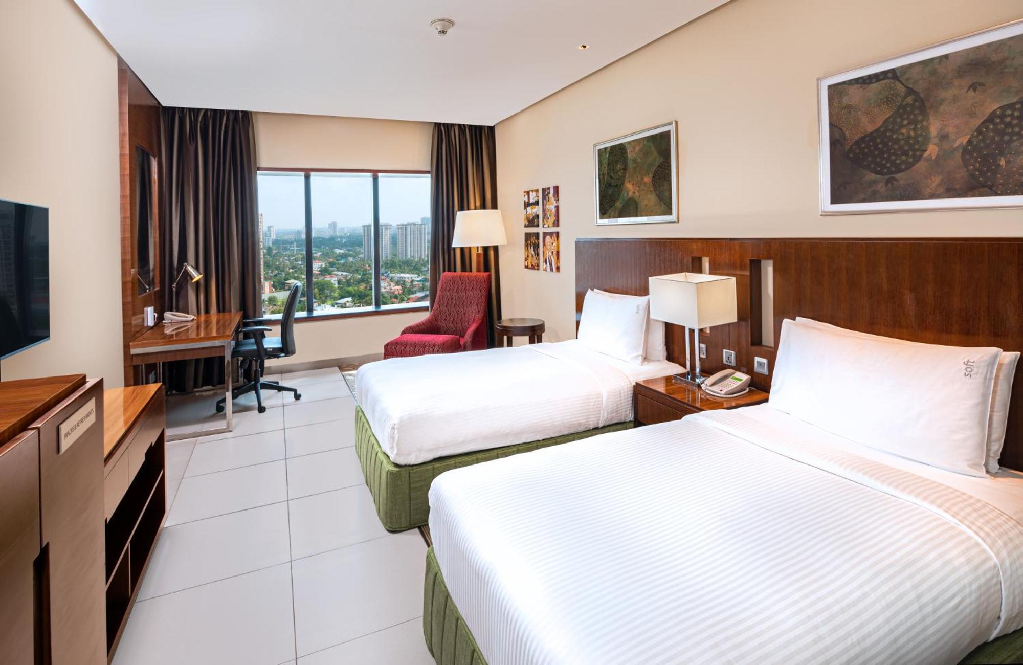 Standard Twin Room - High Floor/Smoking