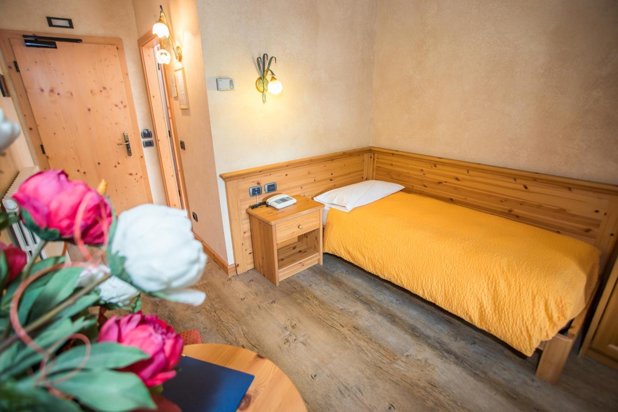 Single Room with Balcony,1696185451:JPEG