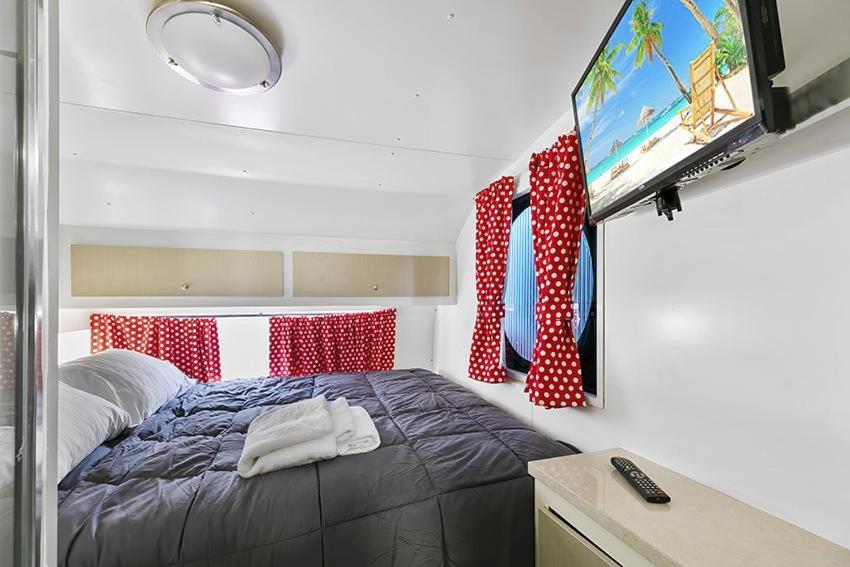 Retro Bel Air Caravan (with Private External Bathroom)