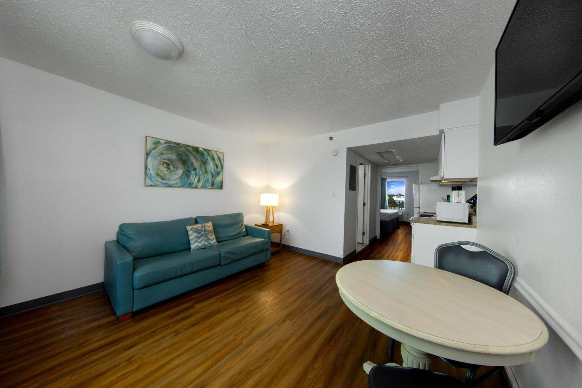 Beachfront Suite King Kitchen