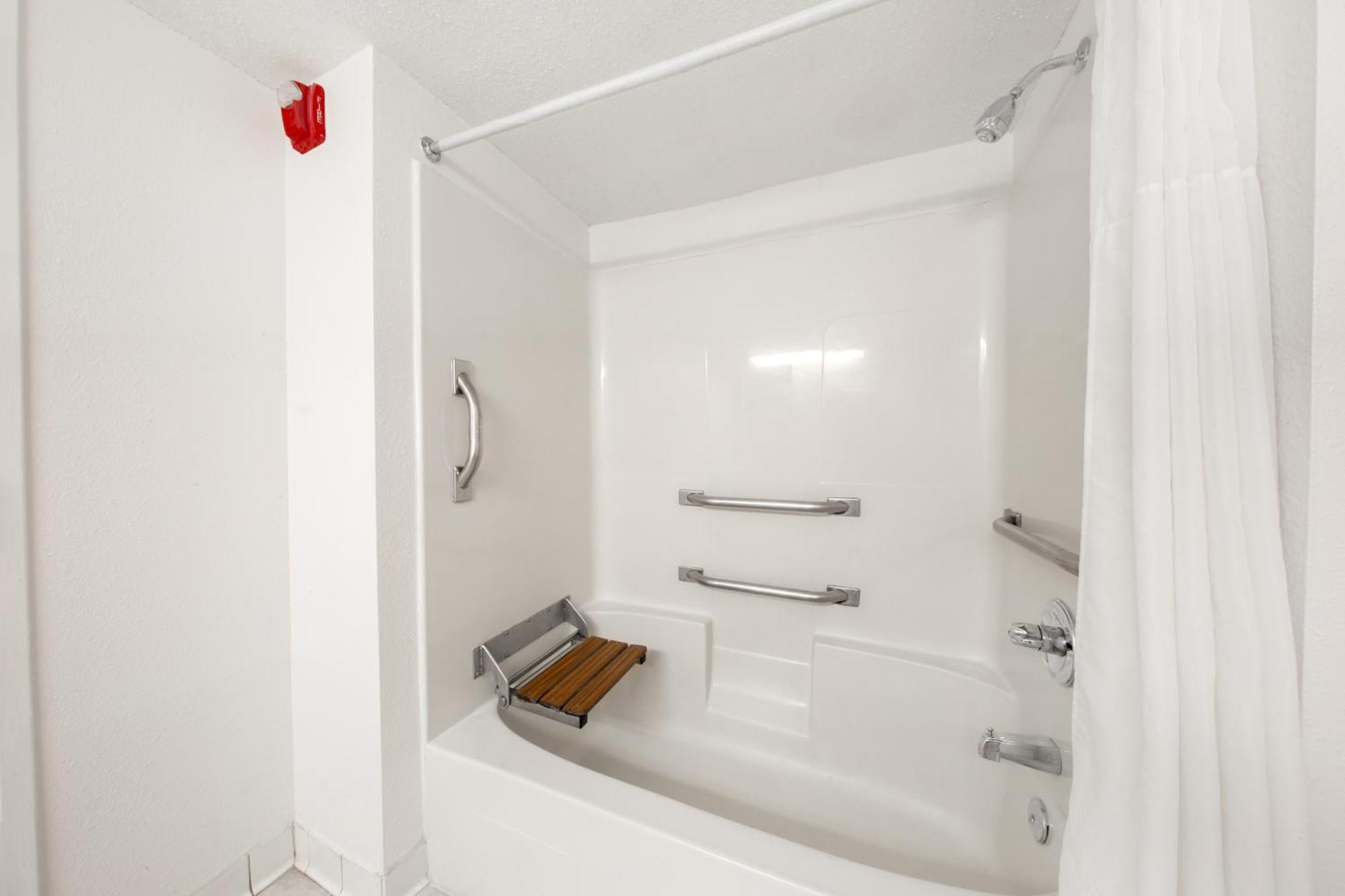 Beachfront Classic Room King ADA