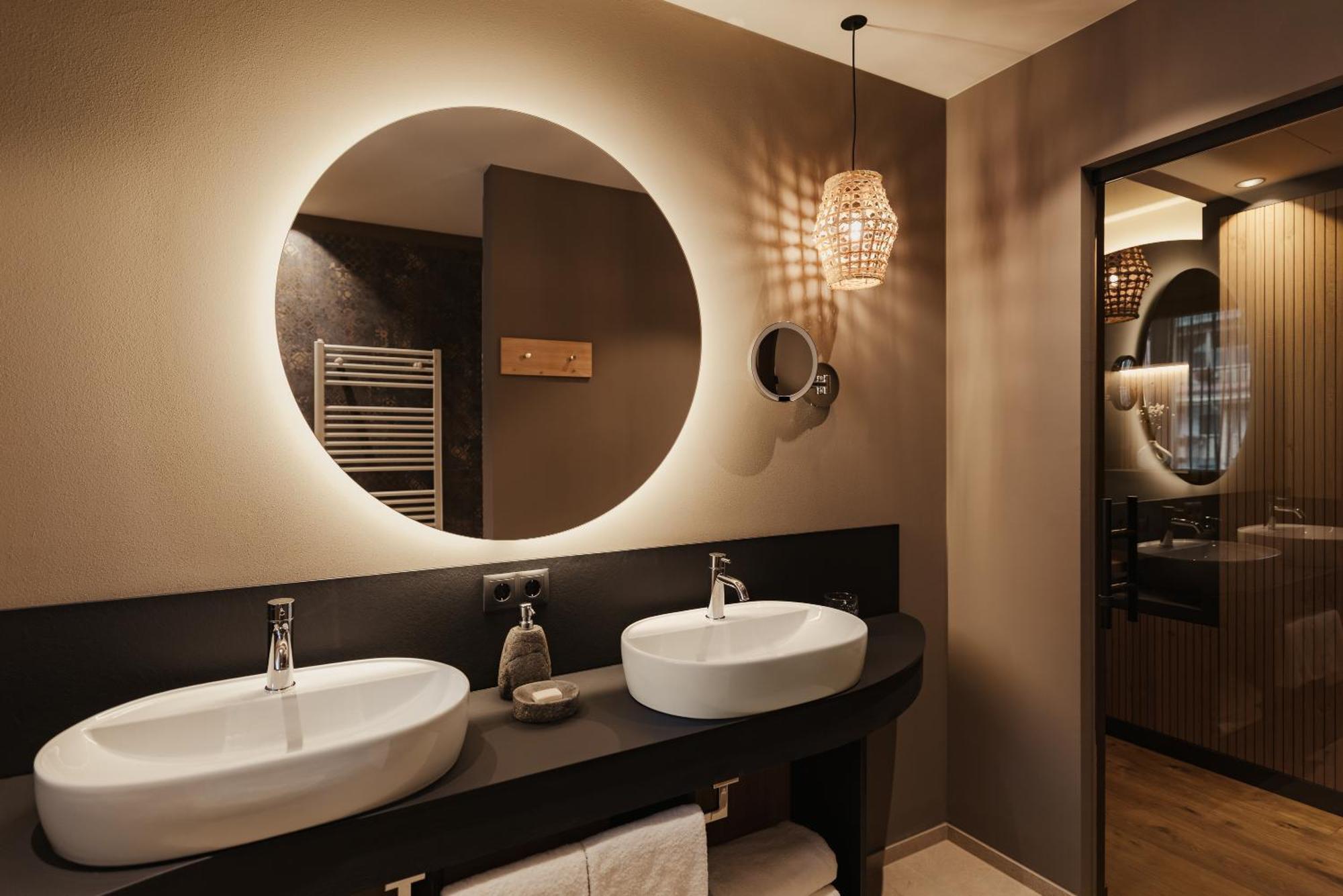 Deluxe Double or Twin Room Spa Bath