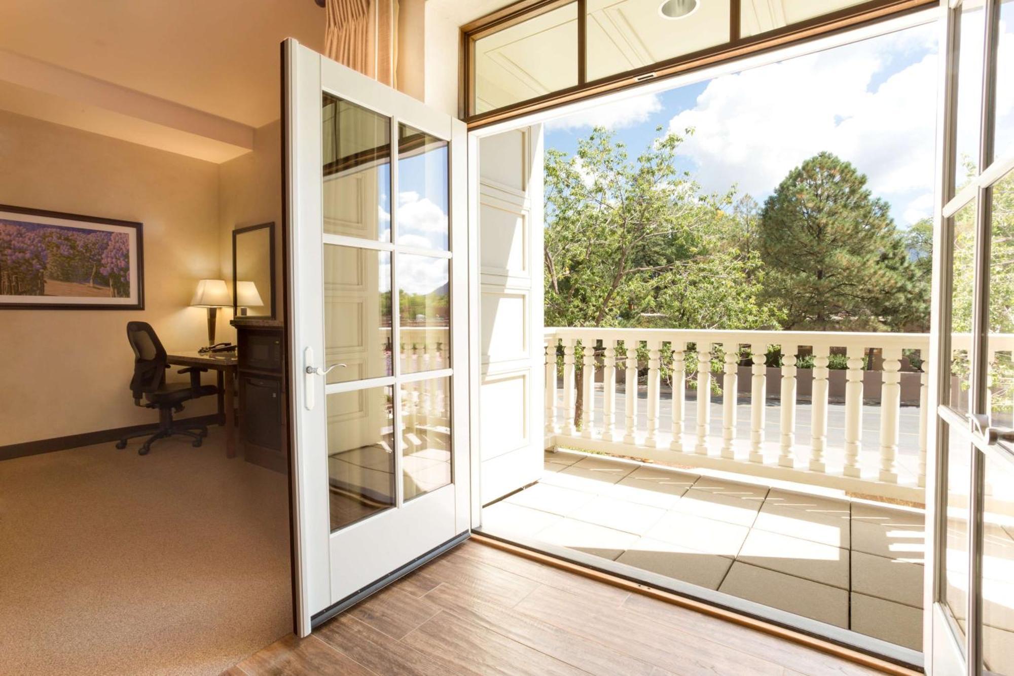 Deluxe King Room Terrace View