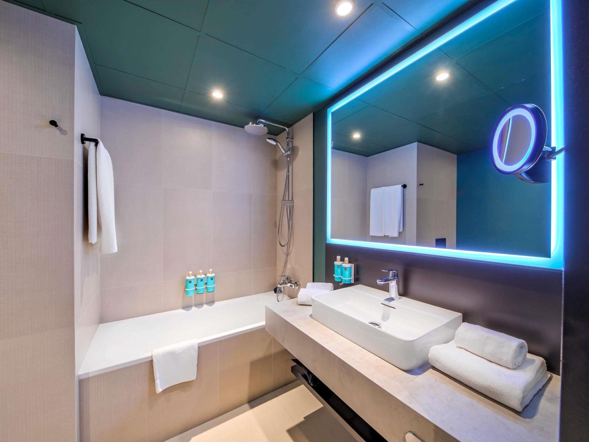 Suite,1704870240:JPEG