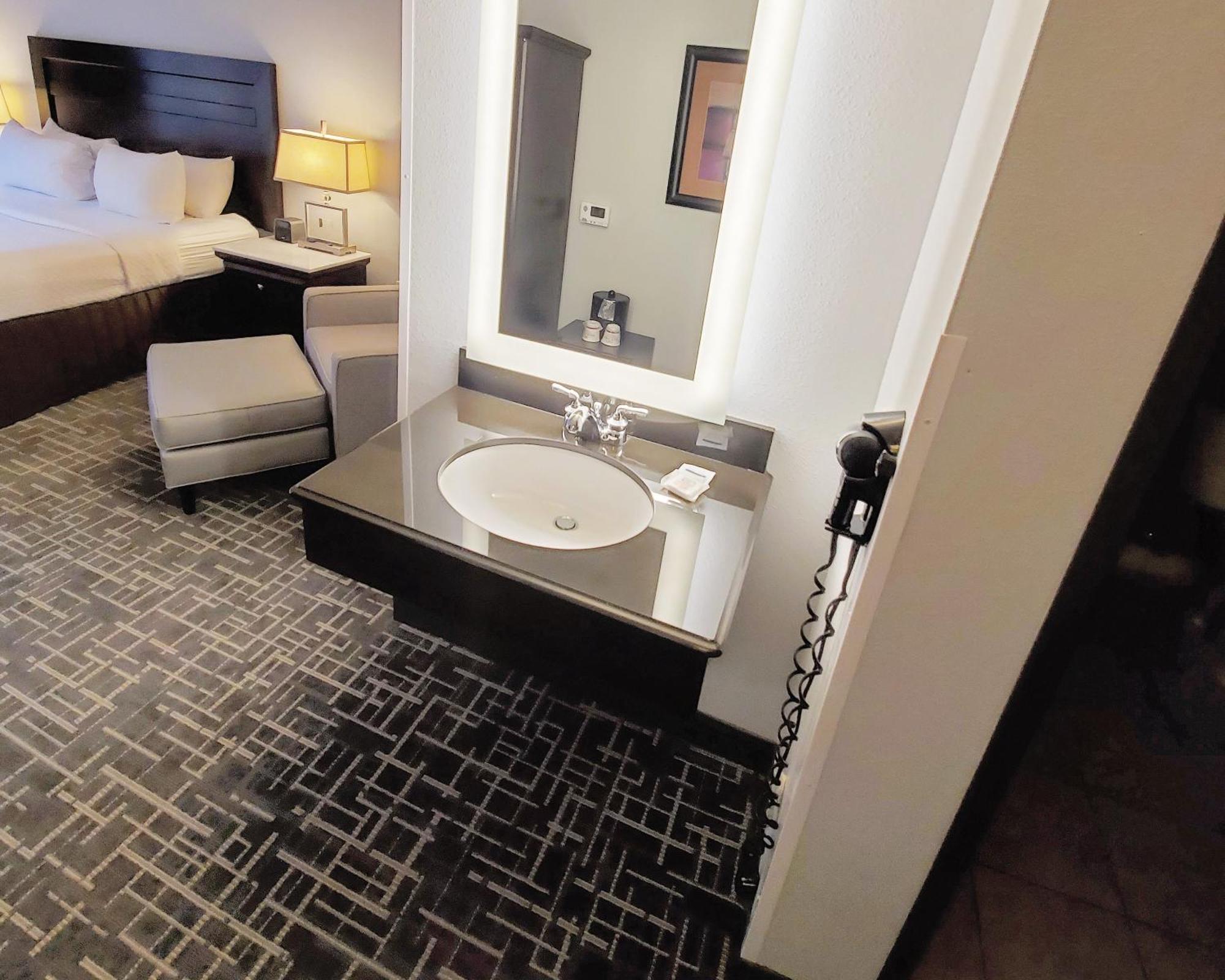 Standard King Room Mobility Accessible Tub