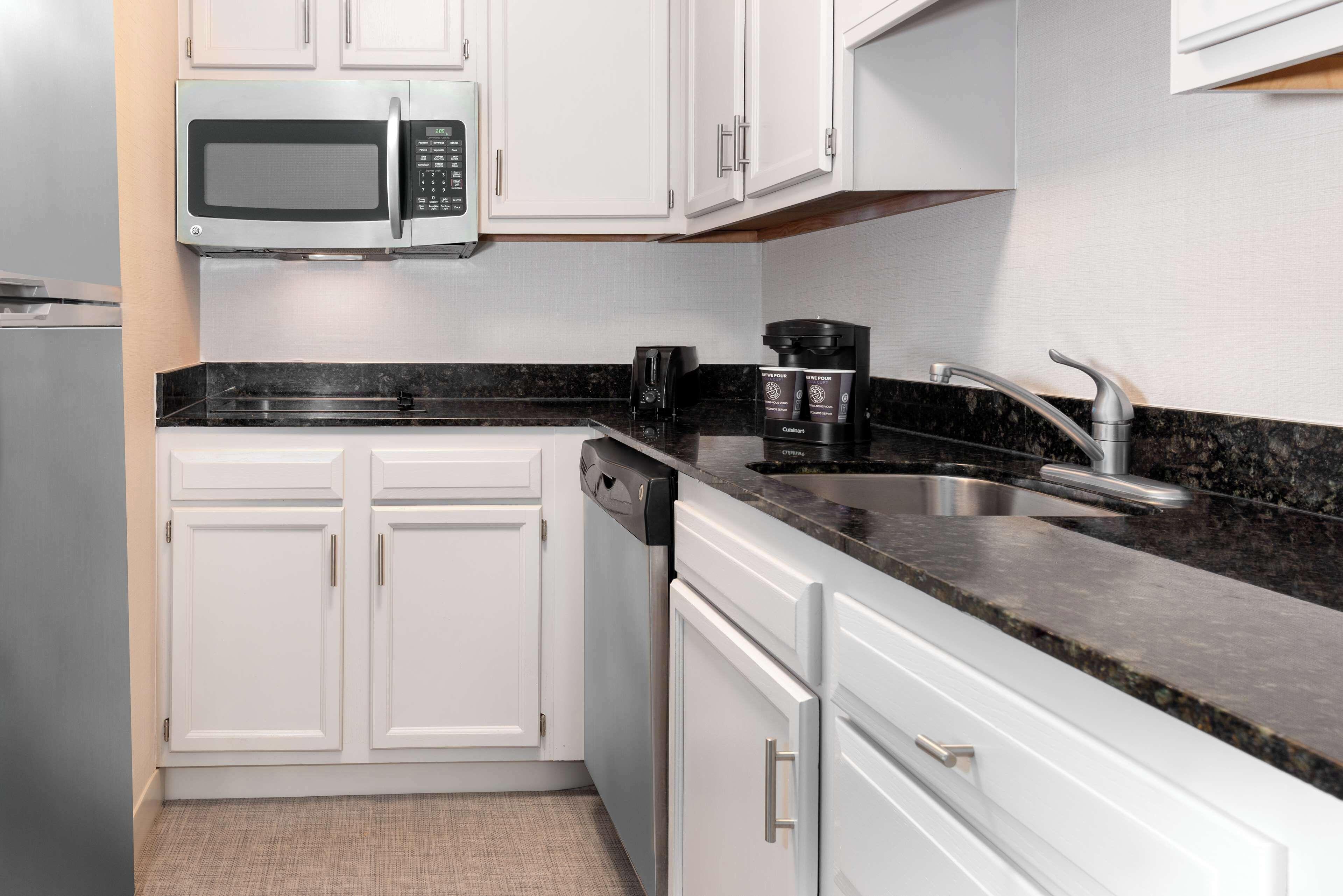 One-Bedroom King Suite - Non-Smoking