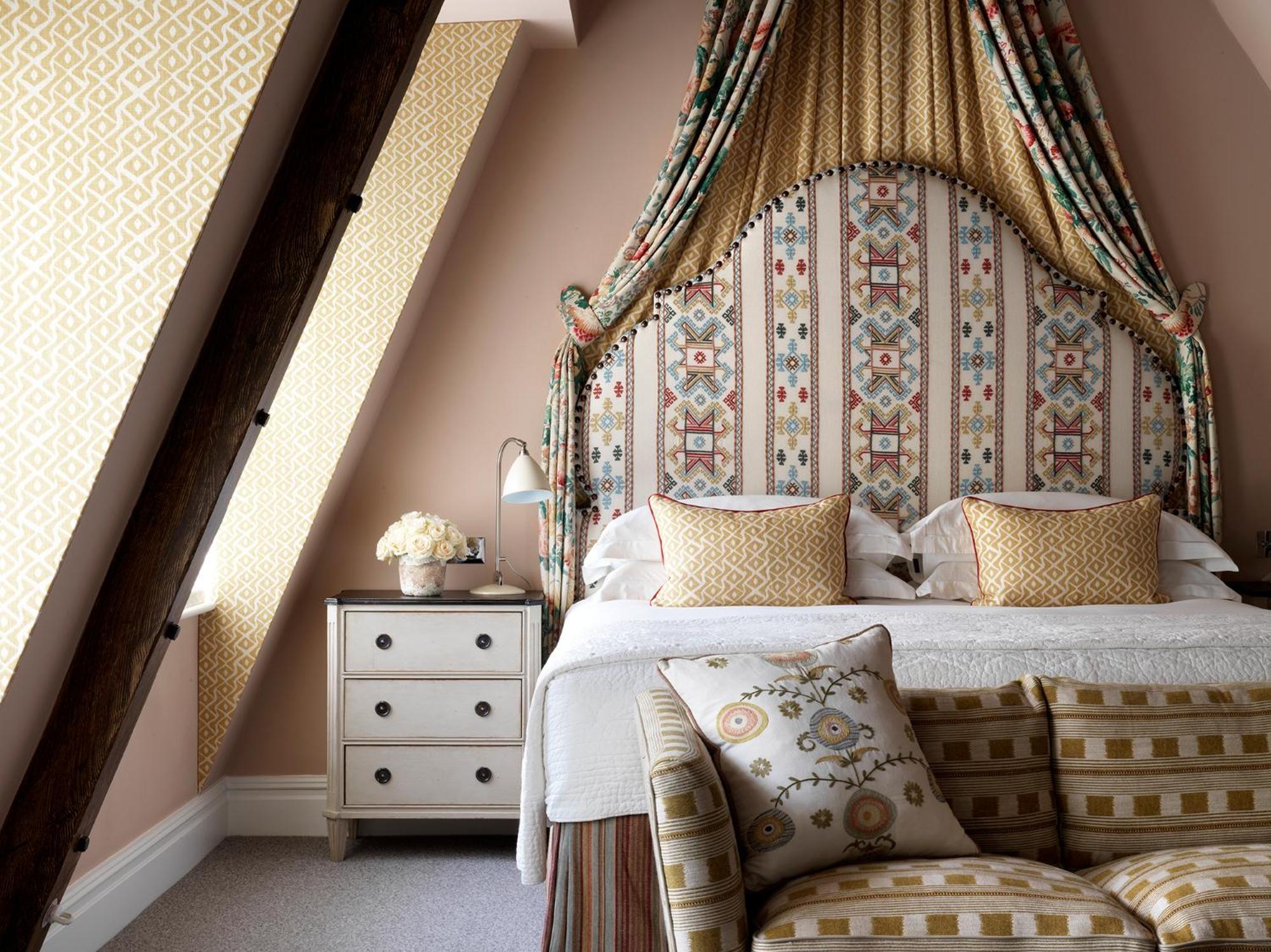 Junior Suite - Attic,1602968652:JPEG