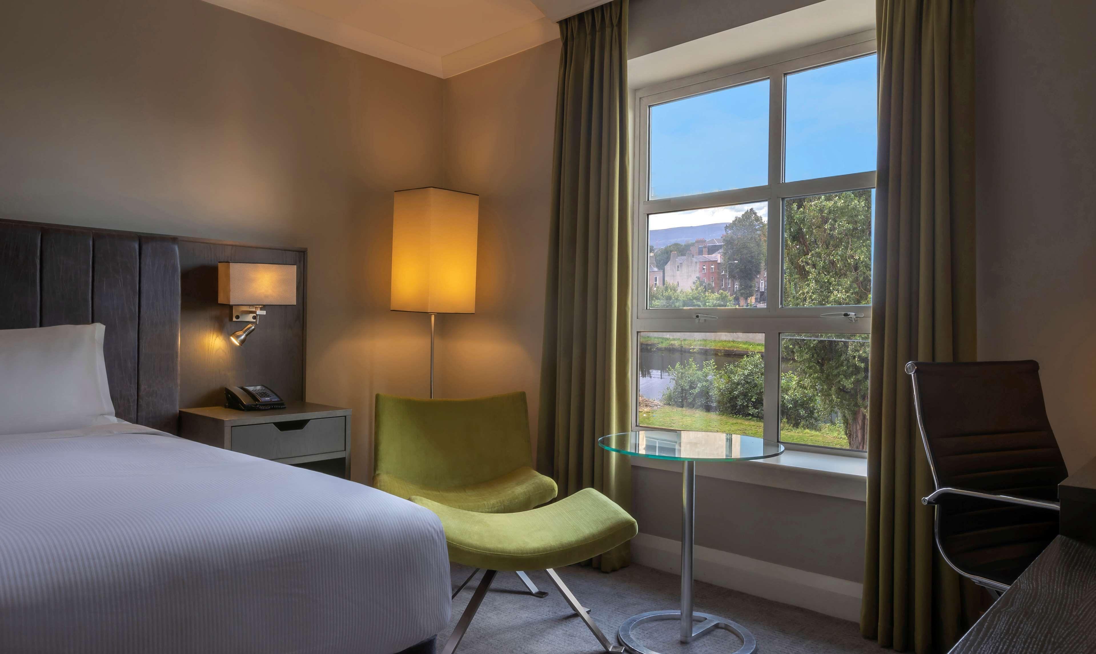 Standard Queen Room with Canal View
