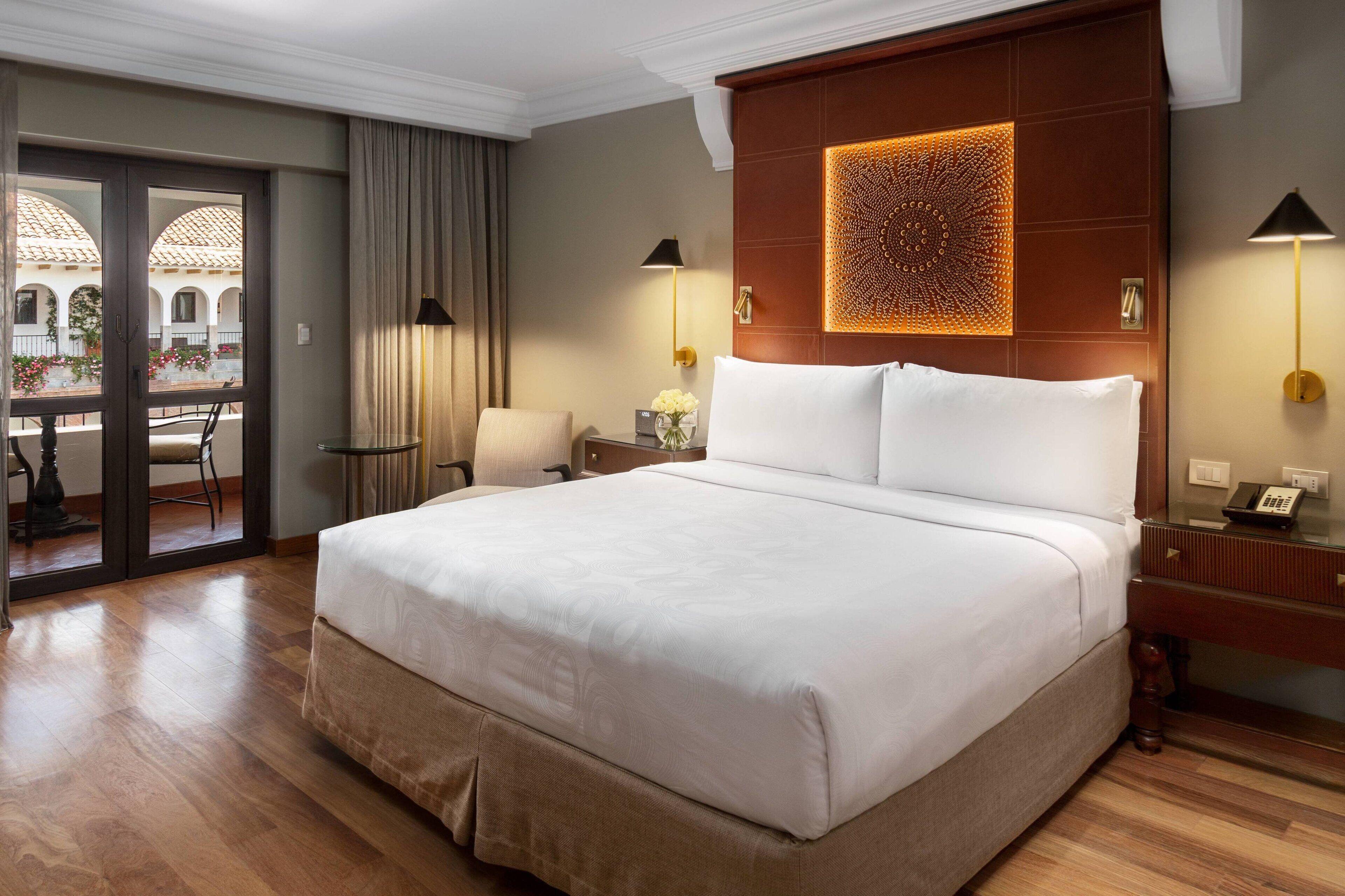 DELUXE ROOM 1 King Bed