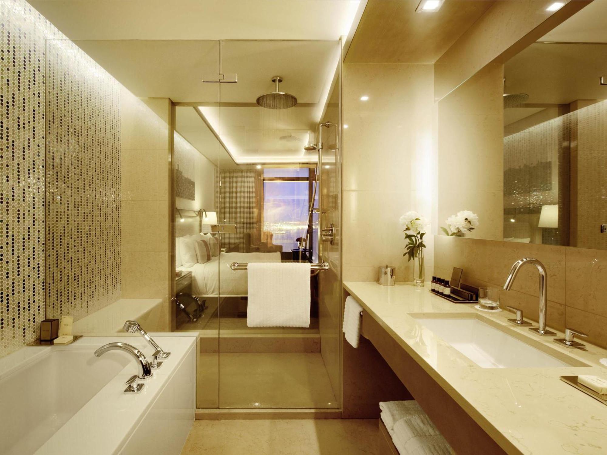 Fairmont Gold One-Bedroom Suite City View