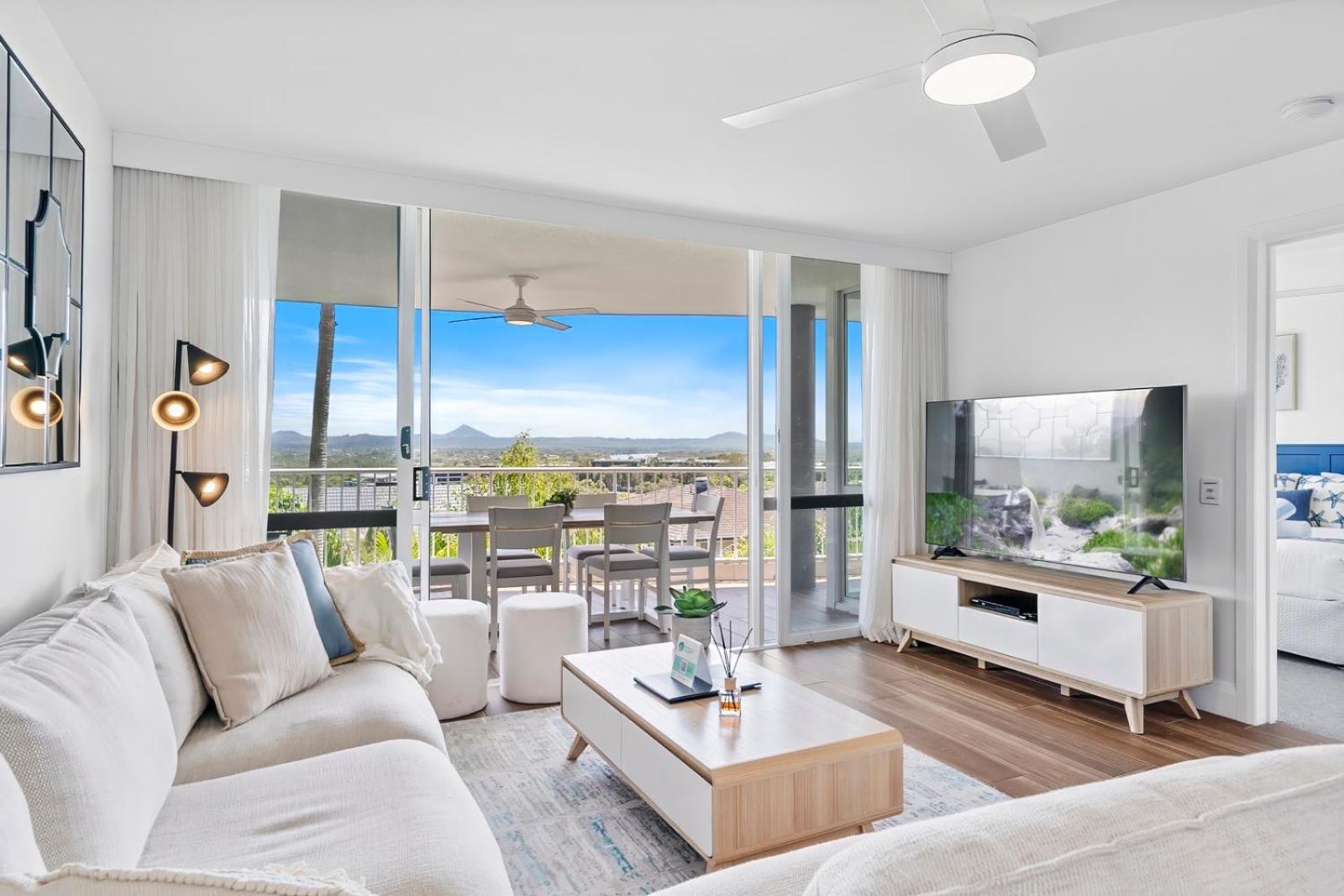 Apartment with Mountain View