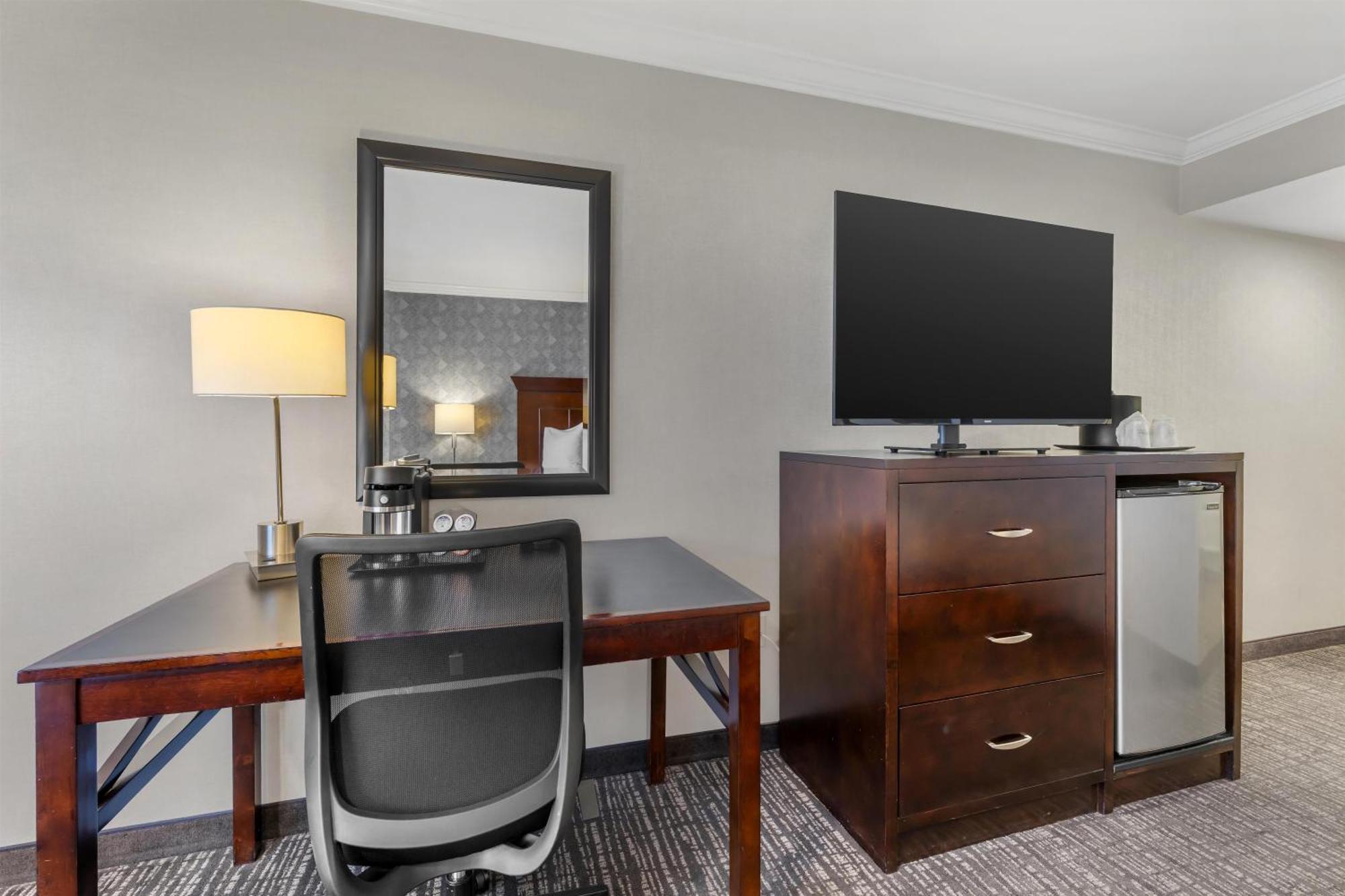 Deluxe King Room,1730021934:JPEG