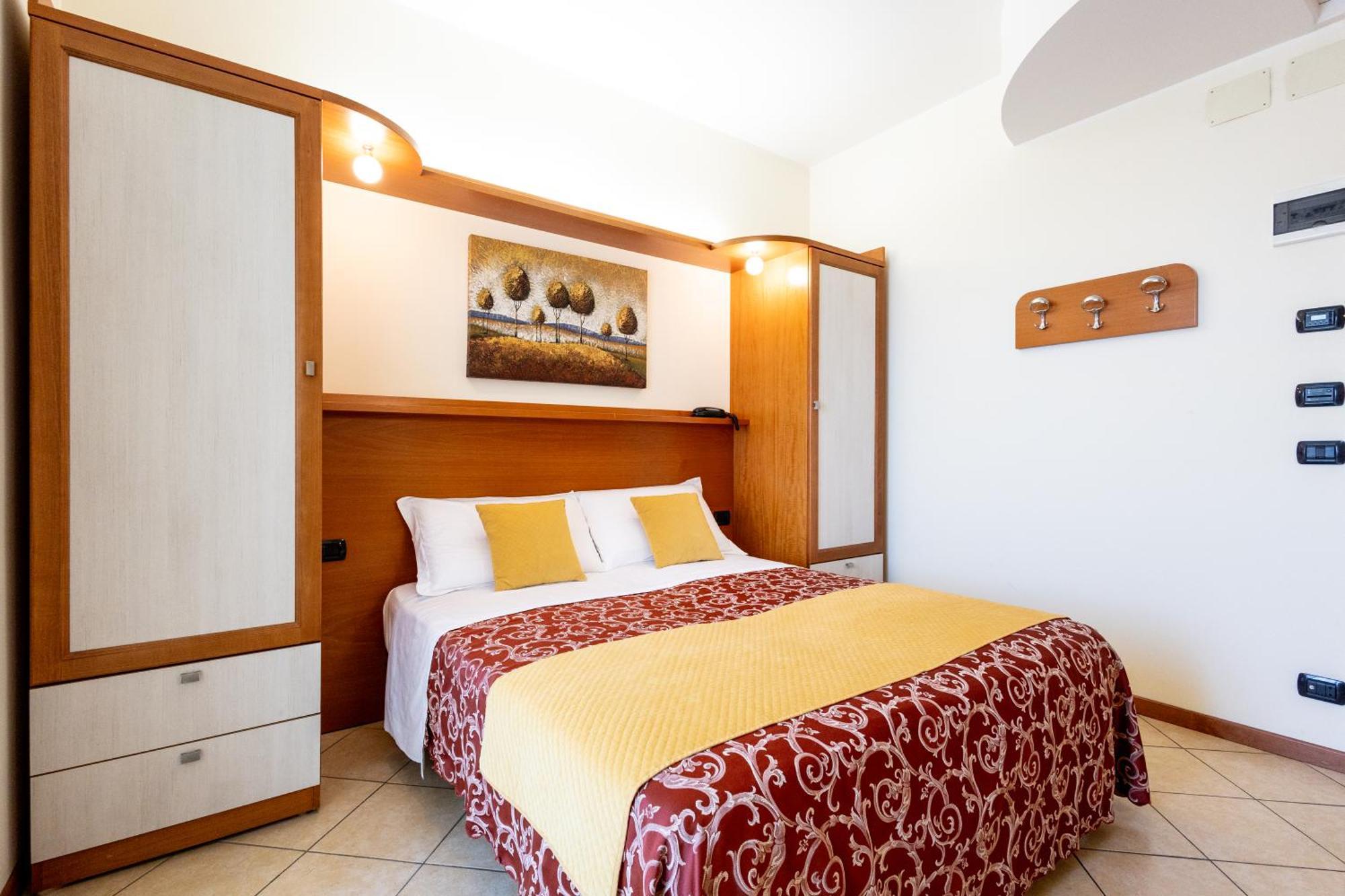 Double or Twin Room Side Sea View