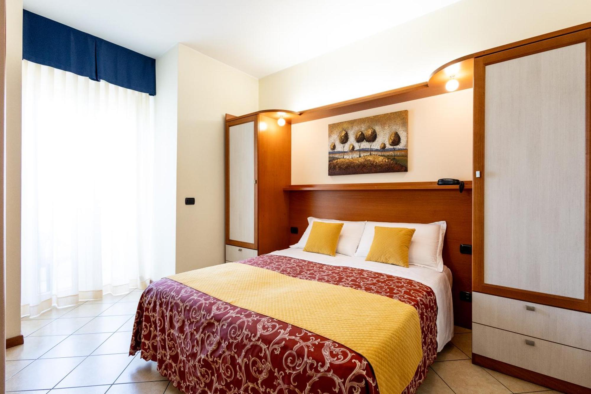 Double or Twin Room Side Sea View